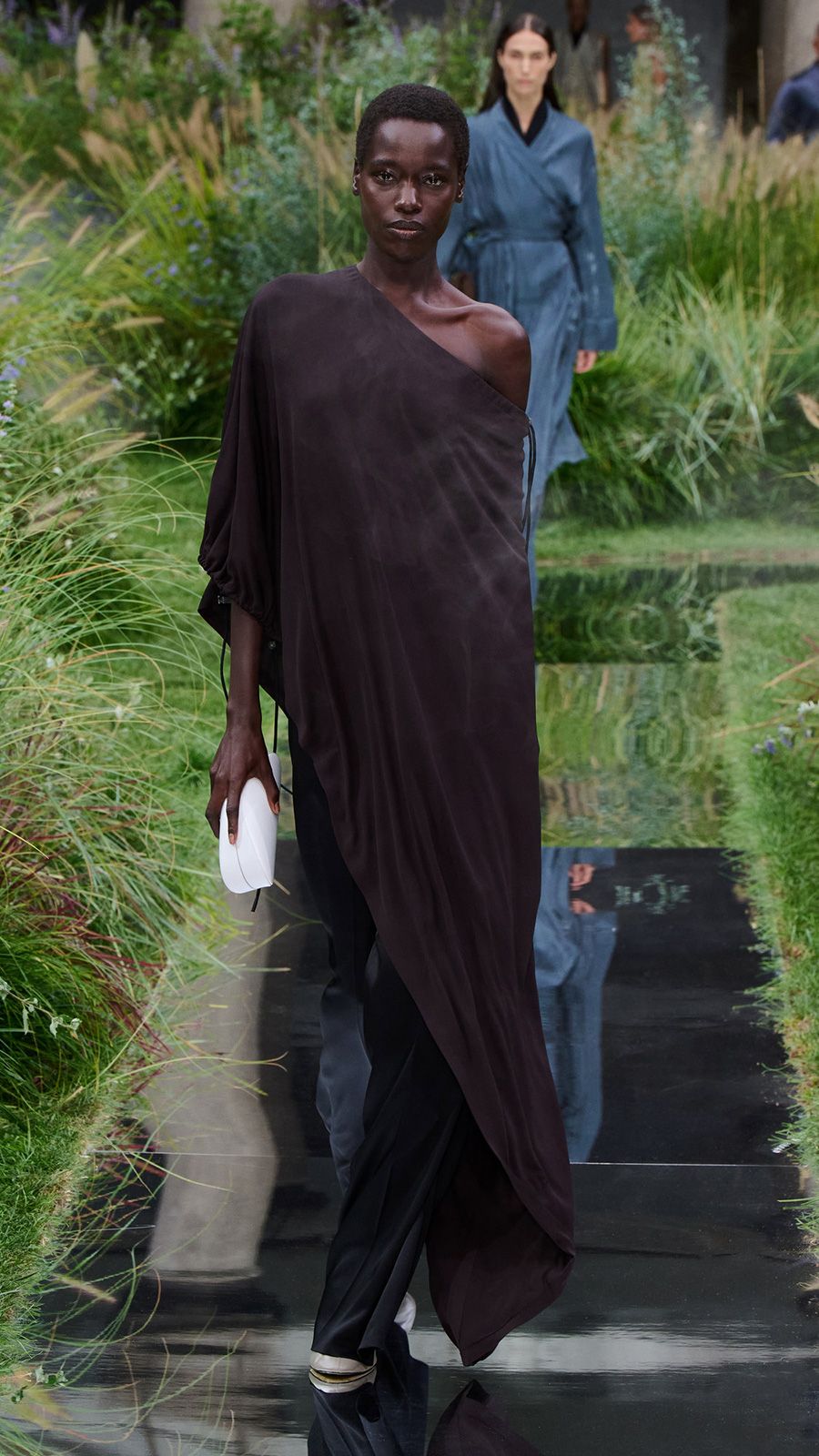 BOSS_SHOW_SPRING_SUMMER_2025_MILAN_9X16_Look_49__image-mid-res.jpg