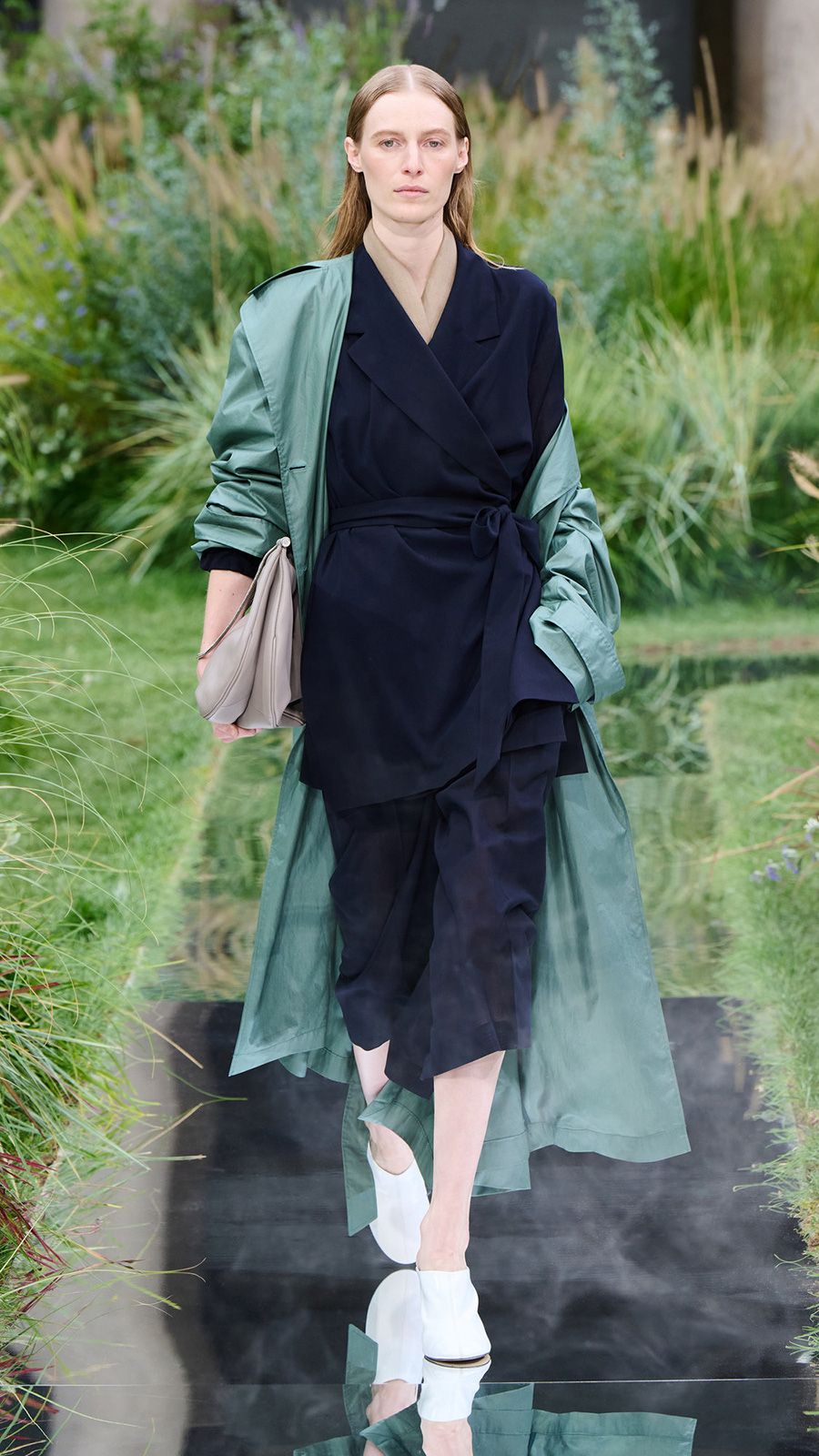 BOSS_SHOW_SPRING_SUMMER_2025_MILAN_9X16_Look_03__image-mid-res.jpg