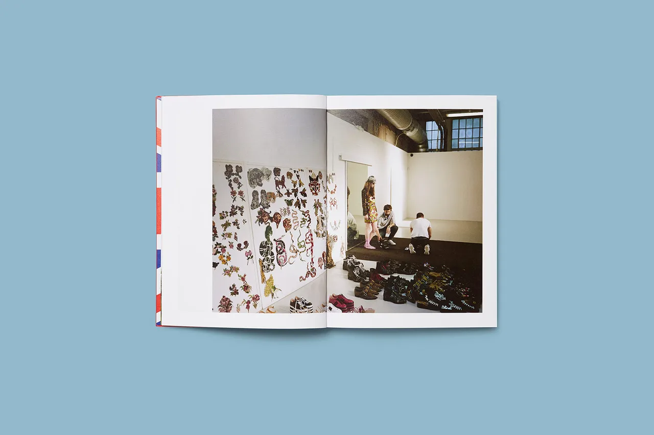 Blind for Love Book Pages 11 White Azzurro