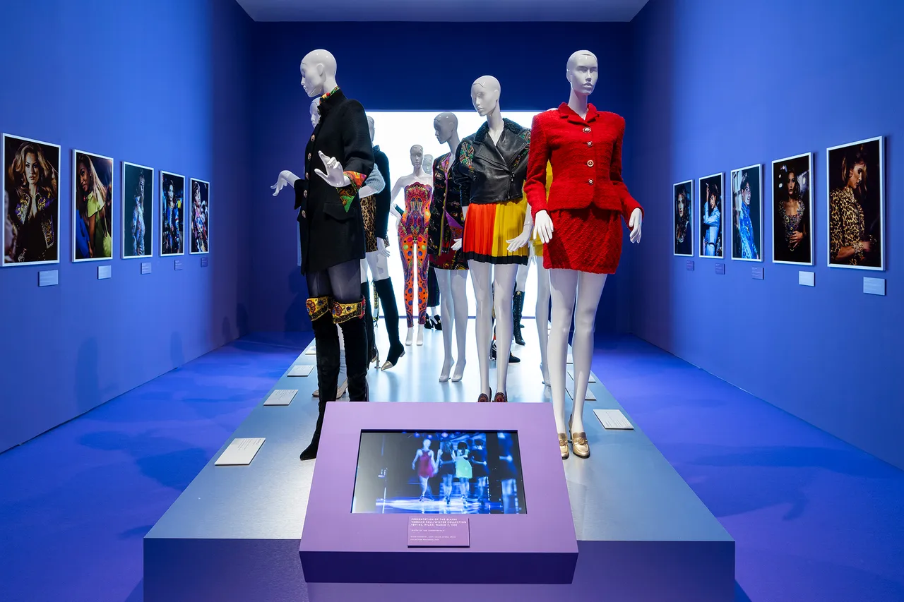 Gianni_Versace_Retrospective_7.jpg