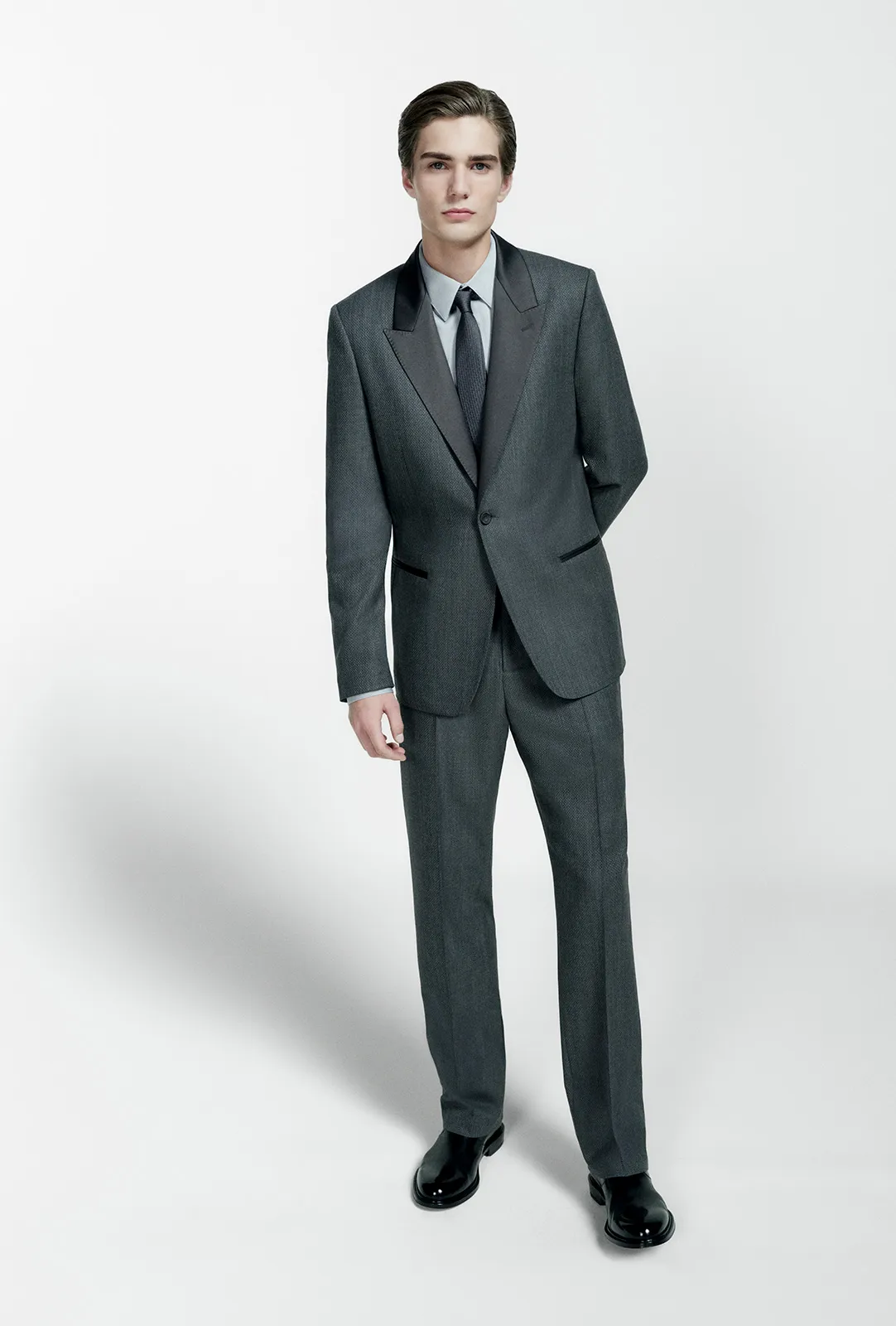 DIOR-MEN'S-SPRING-2025---TAILORING-BY-BRETT-LLOYD---LOOK-(4)