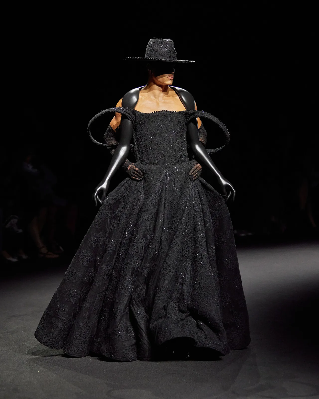 Robert_Wun_Fall-Winter_2025_Couture_24