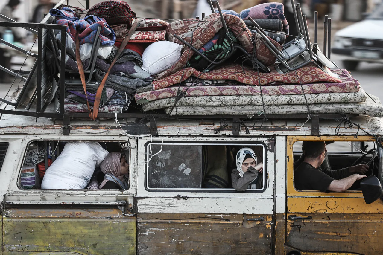 14_I-Grant-You-Refuge_Omar-Naaman
