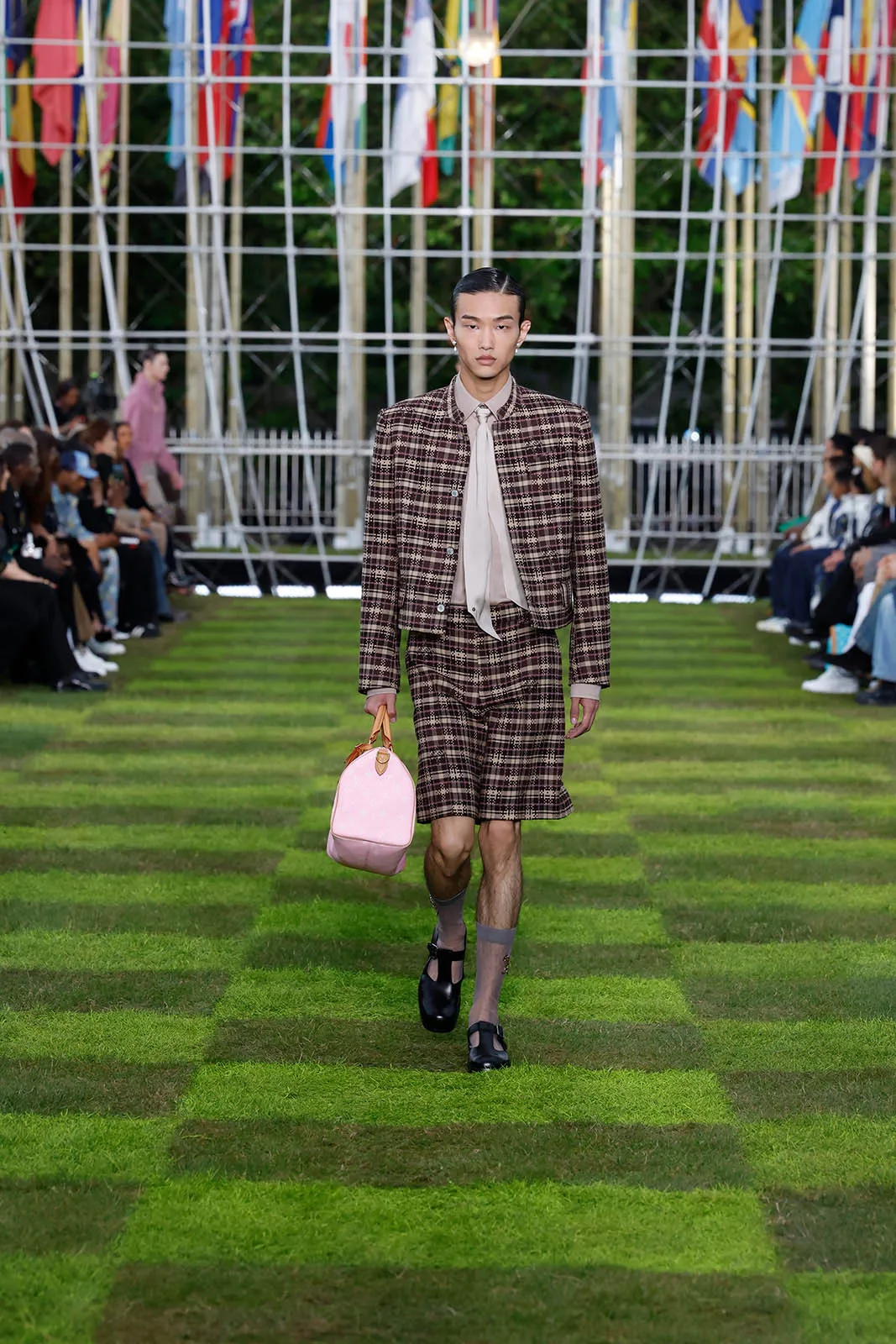 LOUIS-VUITTON-SPRING-SUMMER-2025_4.jpg