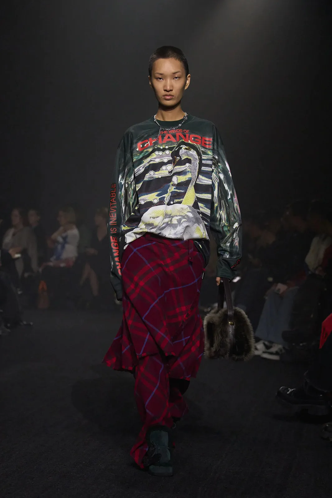 Burberry Fall 2023 Ready to Wear Gorunway 13