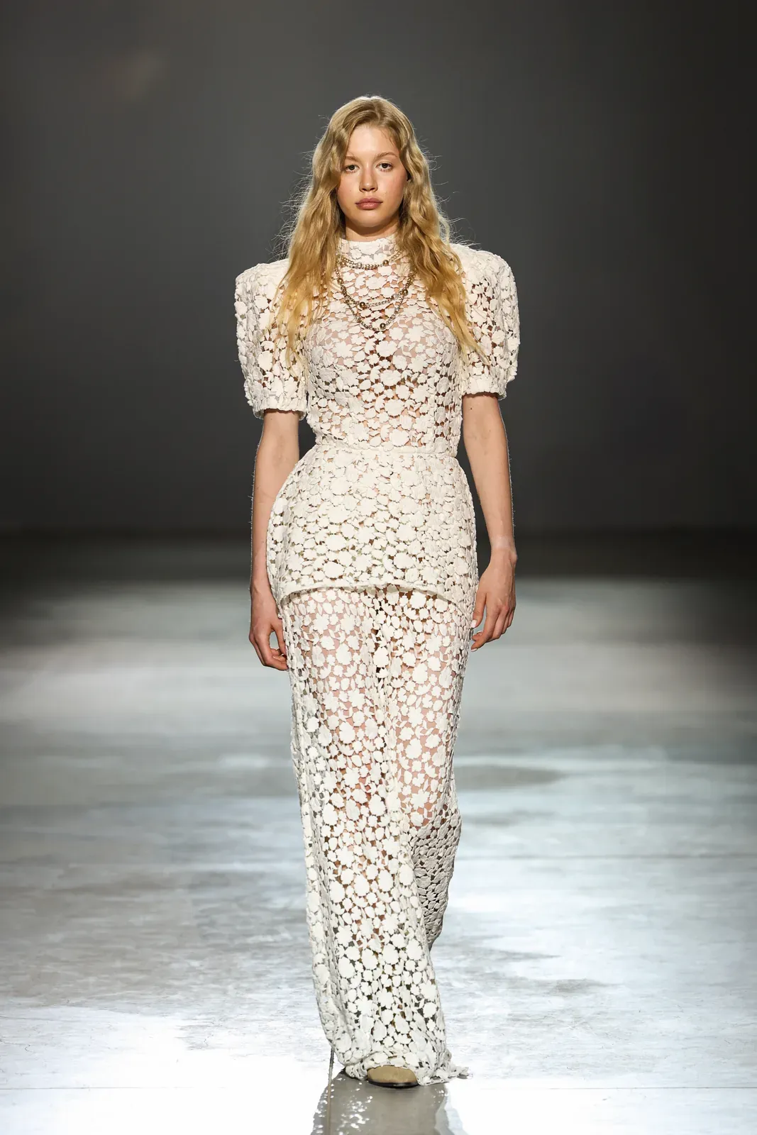 metal-ukrainian-fashion-week-ss27-05.webp