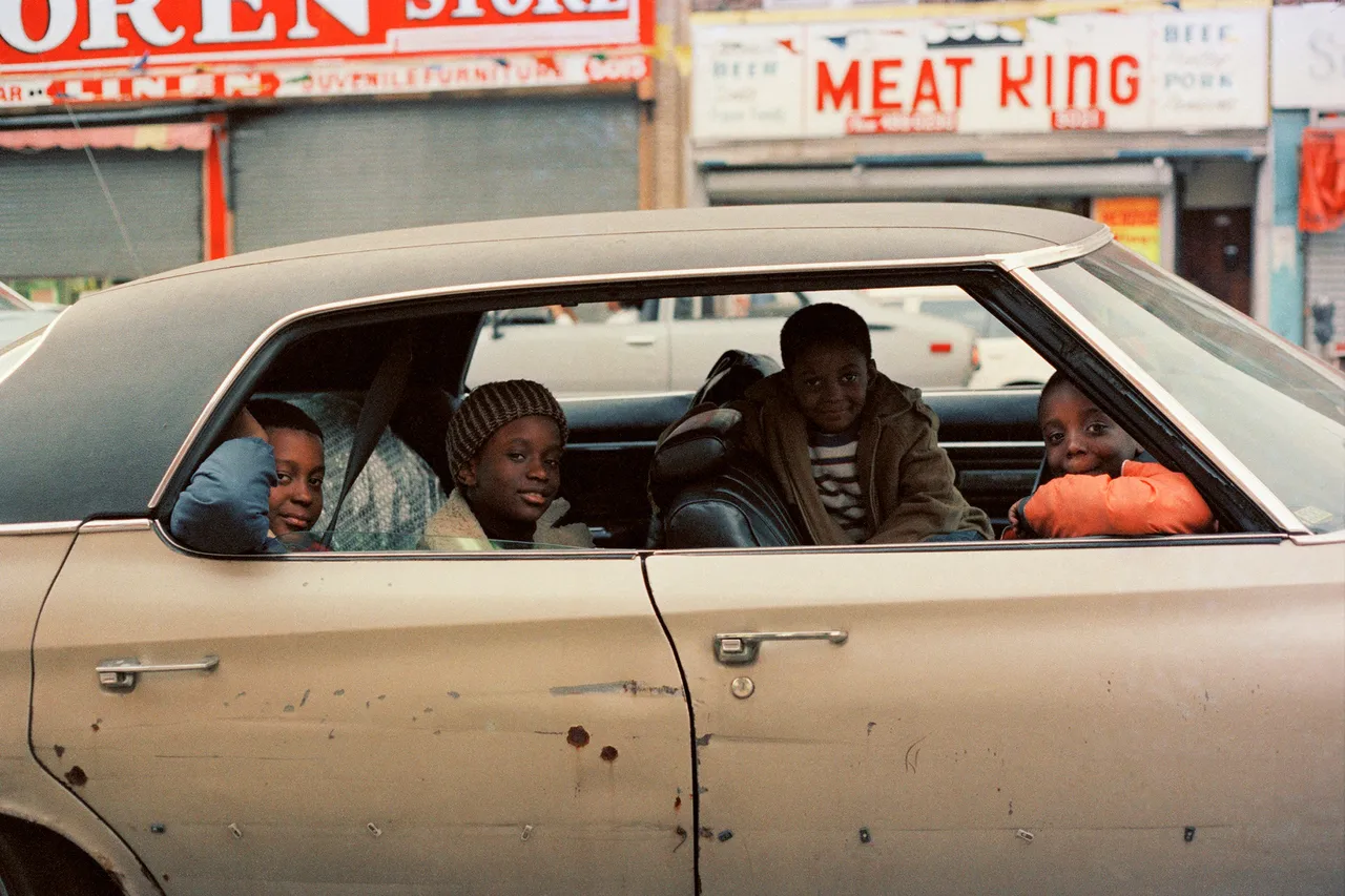 2 Jamel Shabazz Joy Riding Flatbush  Brooklyn 1981 Copyright Jamel Shabazz Courtesy Galerie Bene Taschen