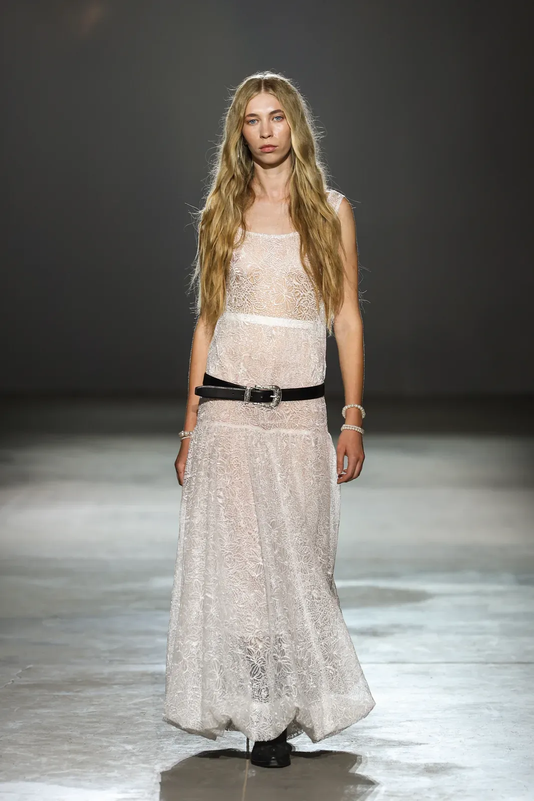 metal-ukrainian-fashion-week-ss27-02.webp