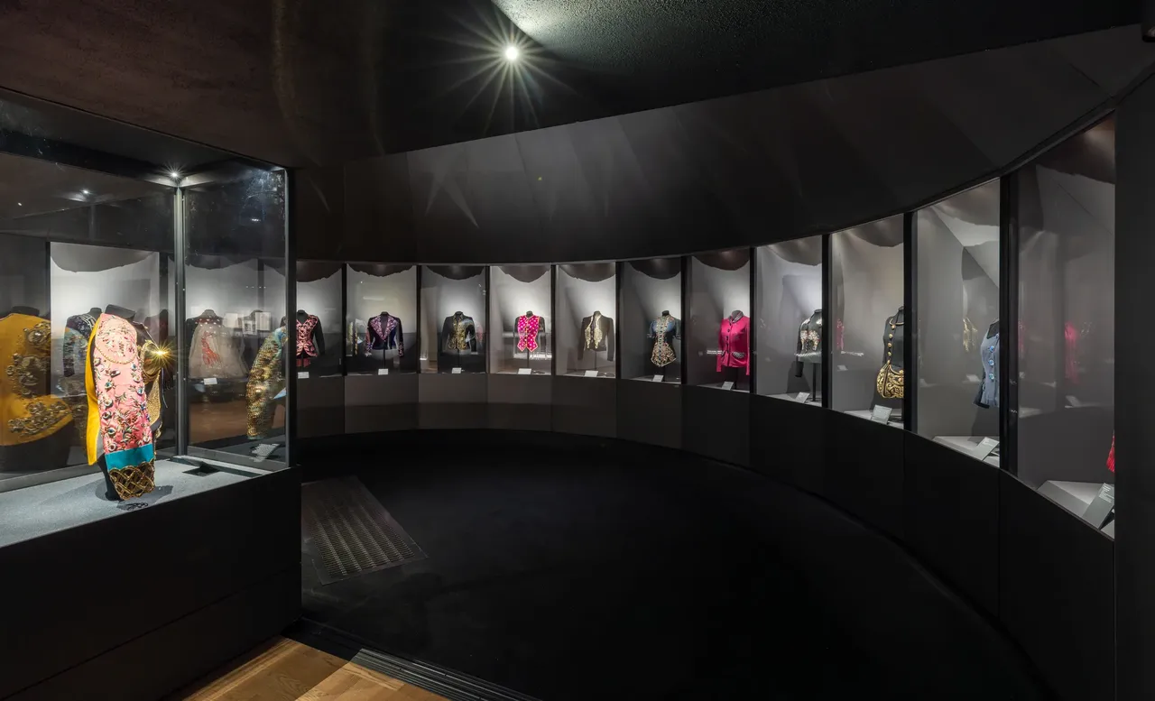 metal-schiaparelli-03