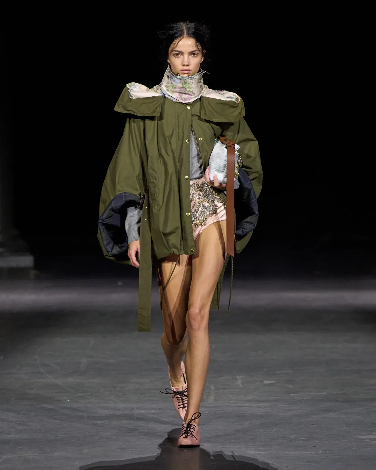 metal-london-fashion-week-ss27-erdem-06