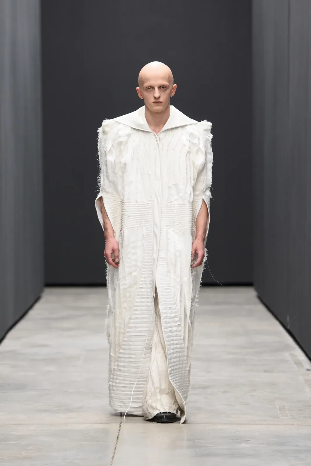 metal-mercedes-benz-fashion-week-tbilisi-01-supernatural-superstar-06