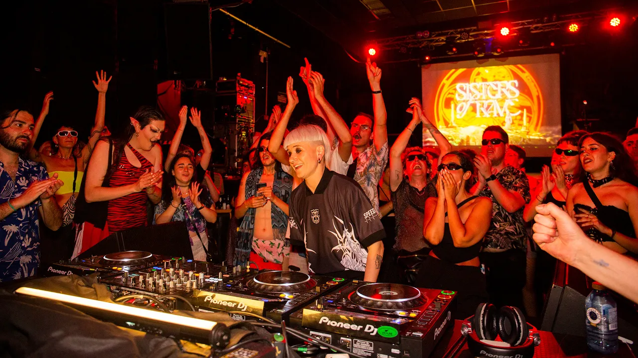 Sisters of Rave 6