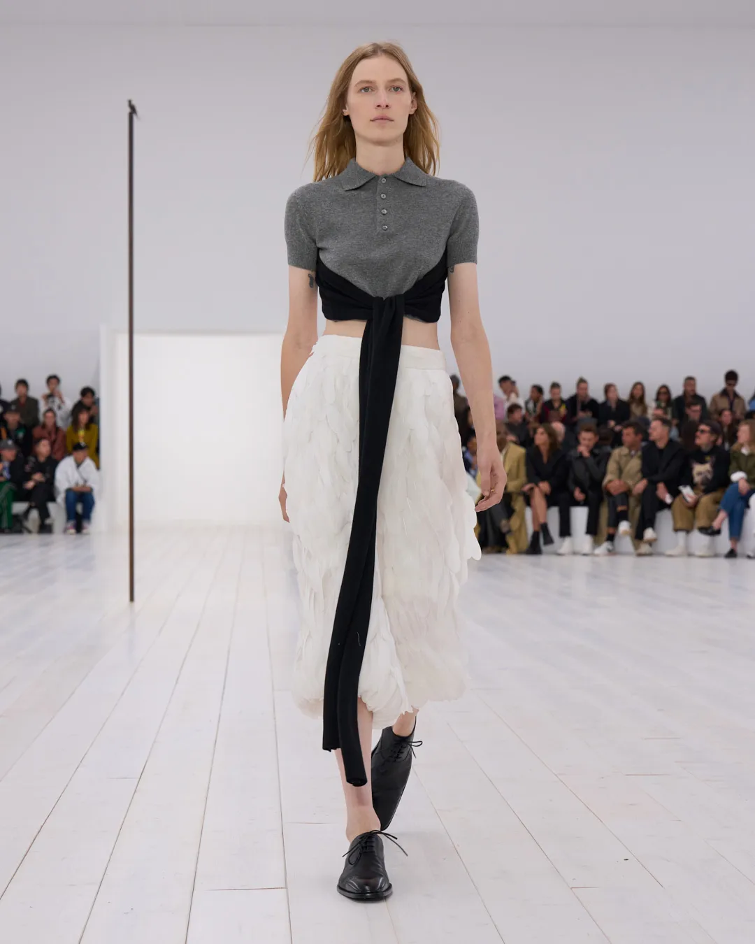 LOEWE_SS25_WW_SHOW_RUNWAY_LOOK_23_FRONT_RGB_CROPPED_4x5_23