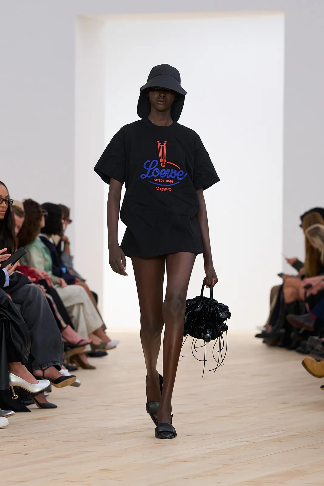 LOEWE_-SS26_WW_SHOW_RUNWAY_32