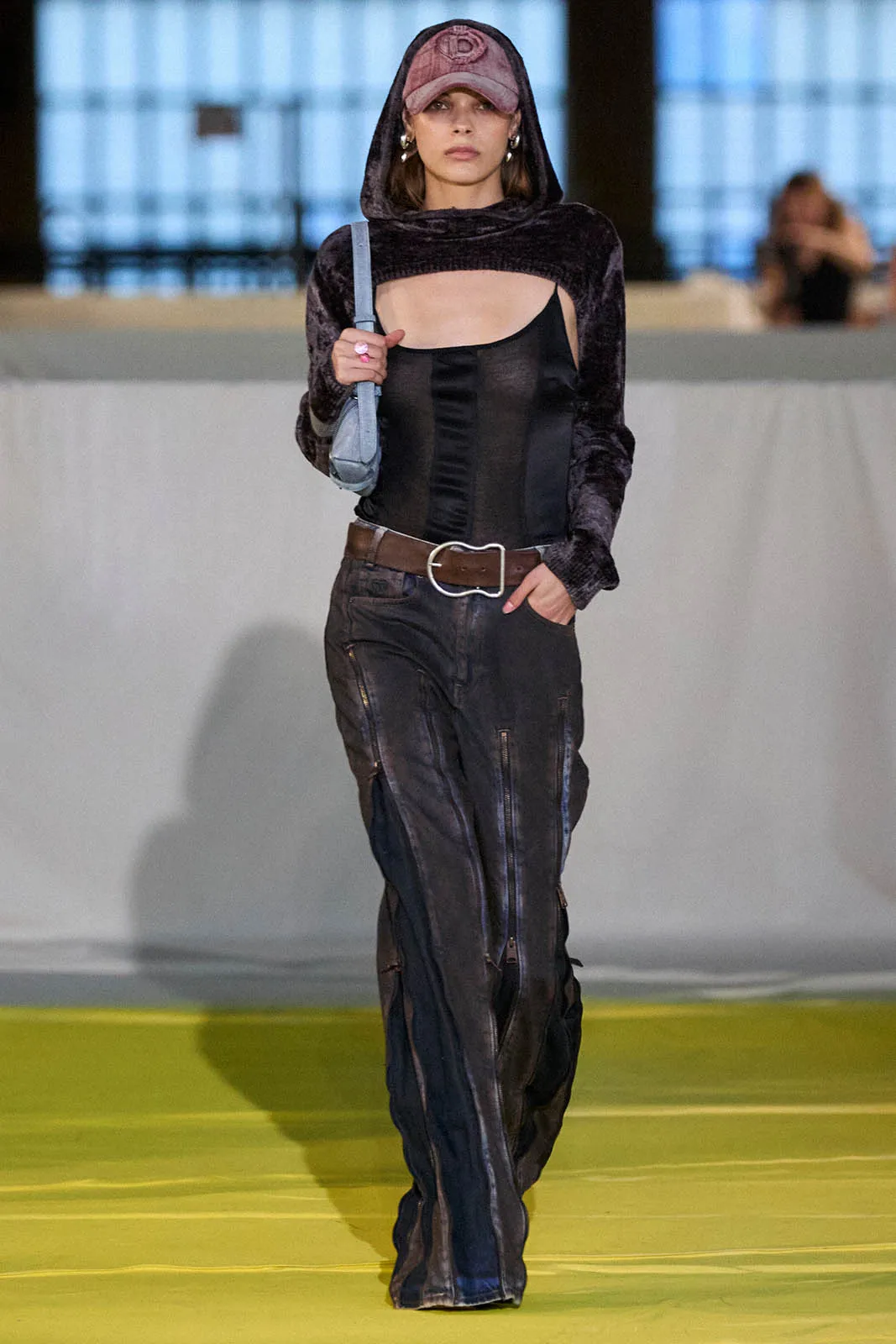 RUNWAY_LOOK_22_DESIGUAL_STUDIO_FASHION_SHOW_2025_19