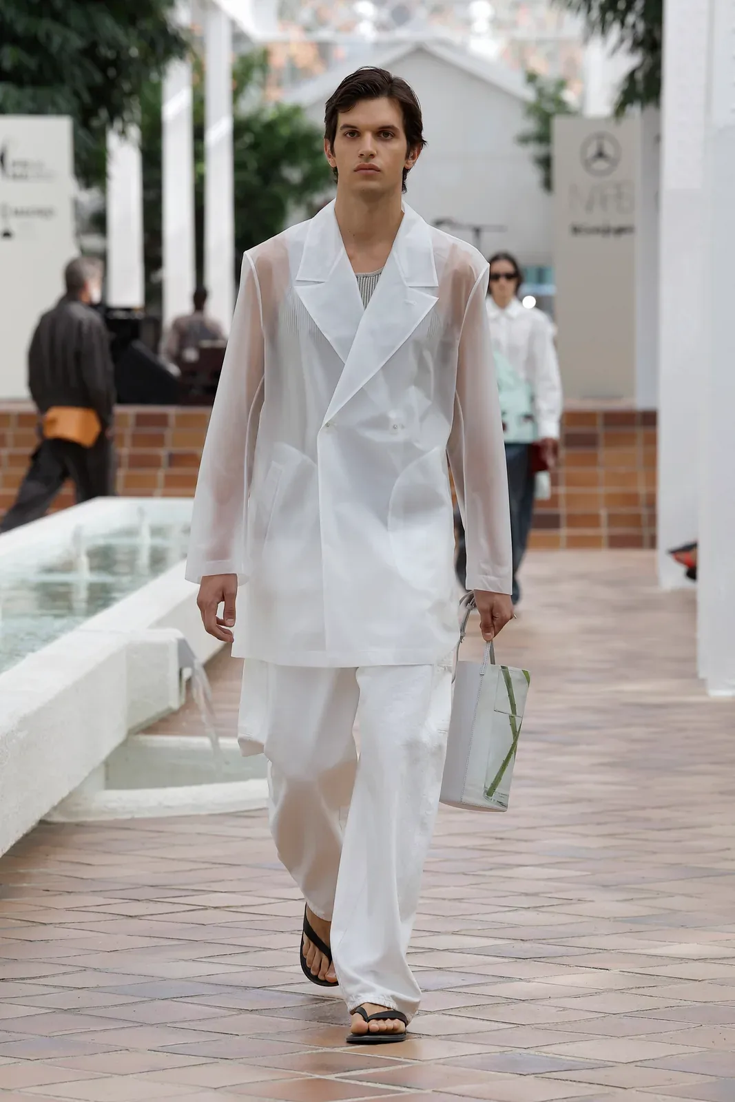 metal-adolfo-dominguez-ss27-14