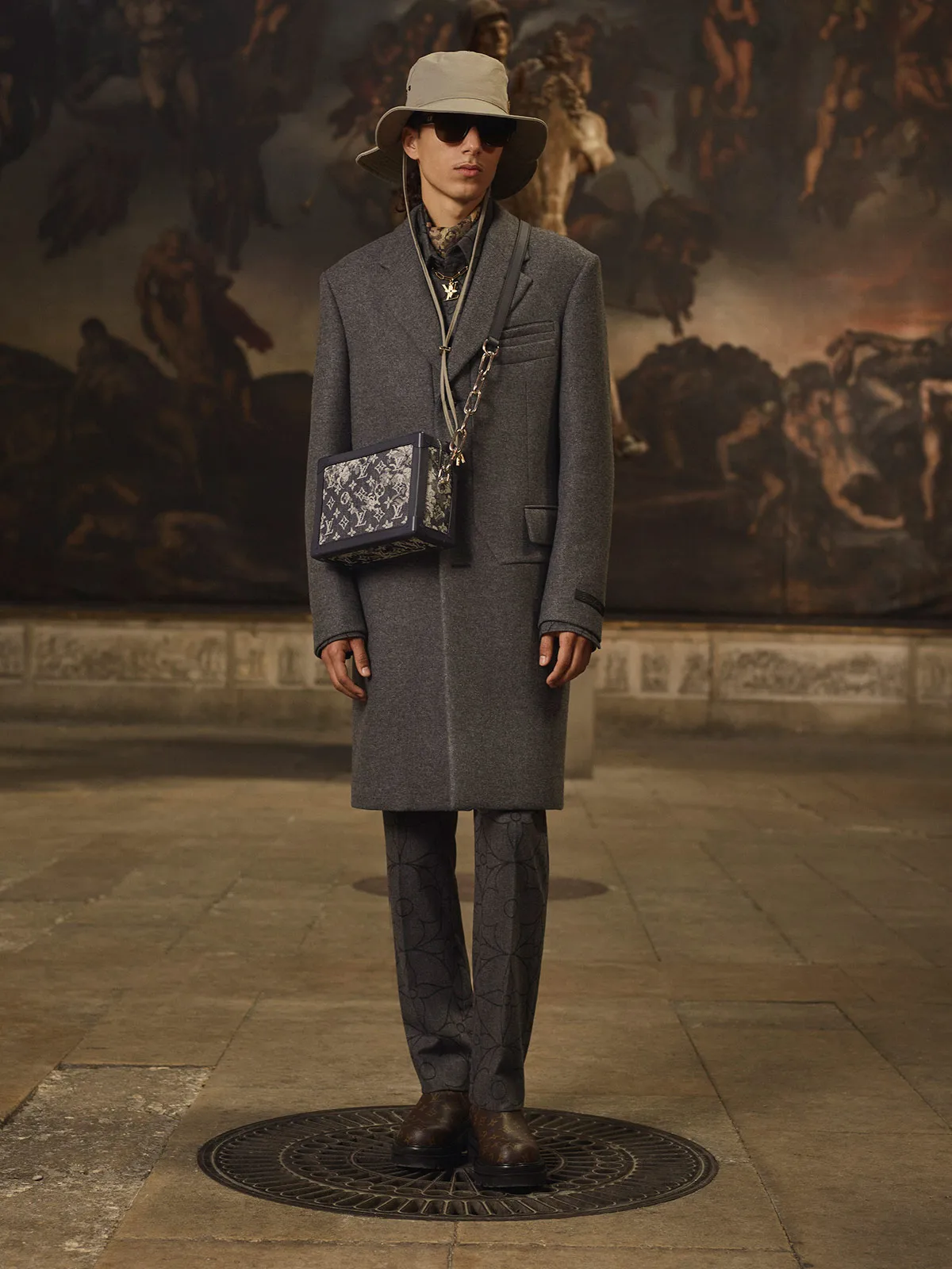 Lv Precoll S S21   Look 1