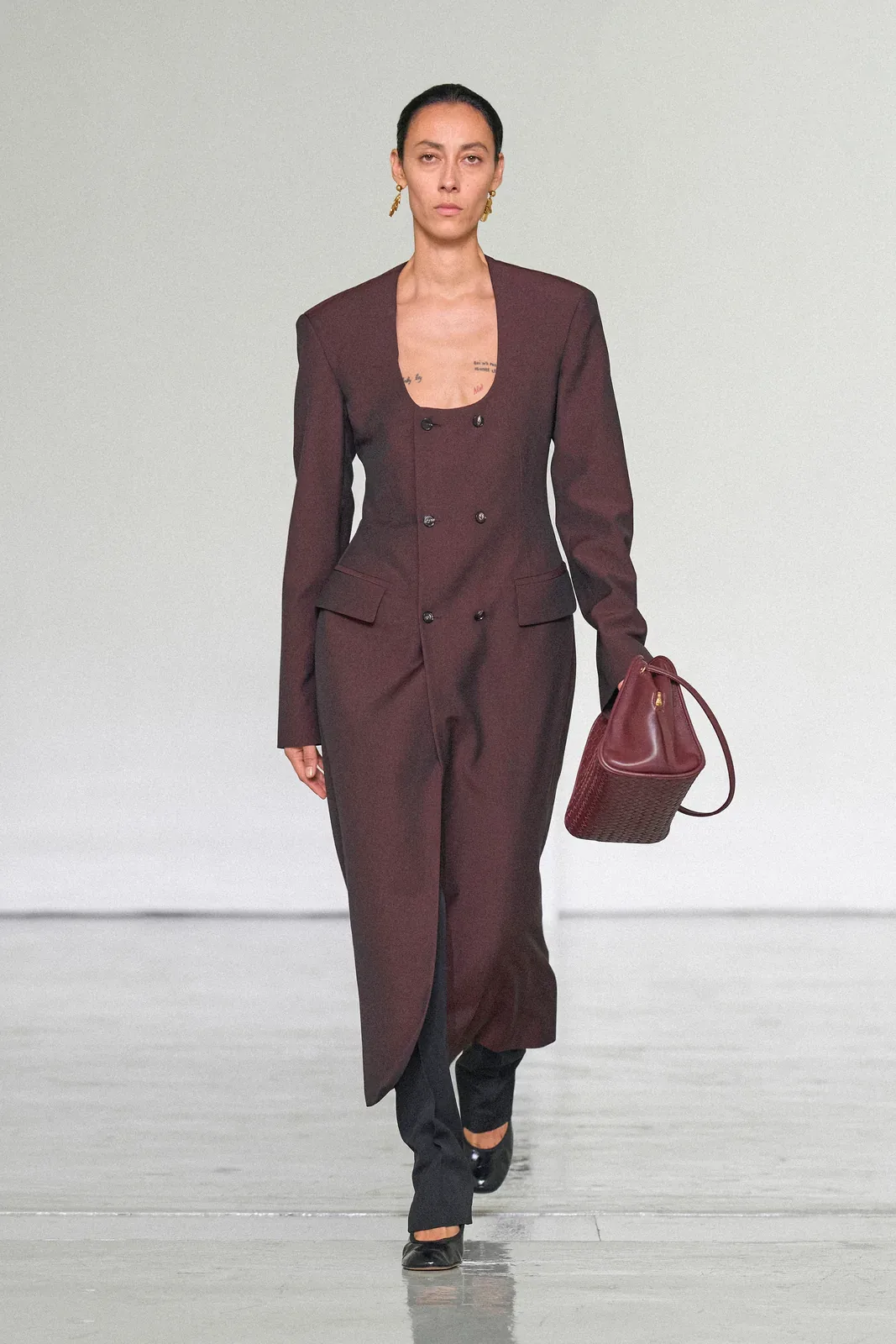metal-bottega-veneta-ss-2027-20.webp
