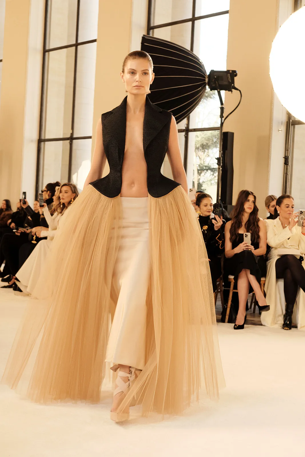 SCHIAPARELLI_HCSS25_LOOK5