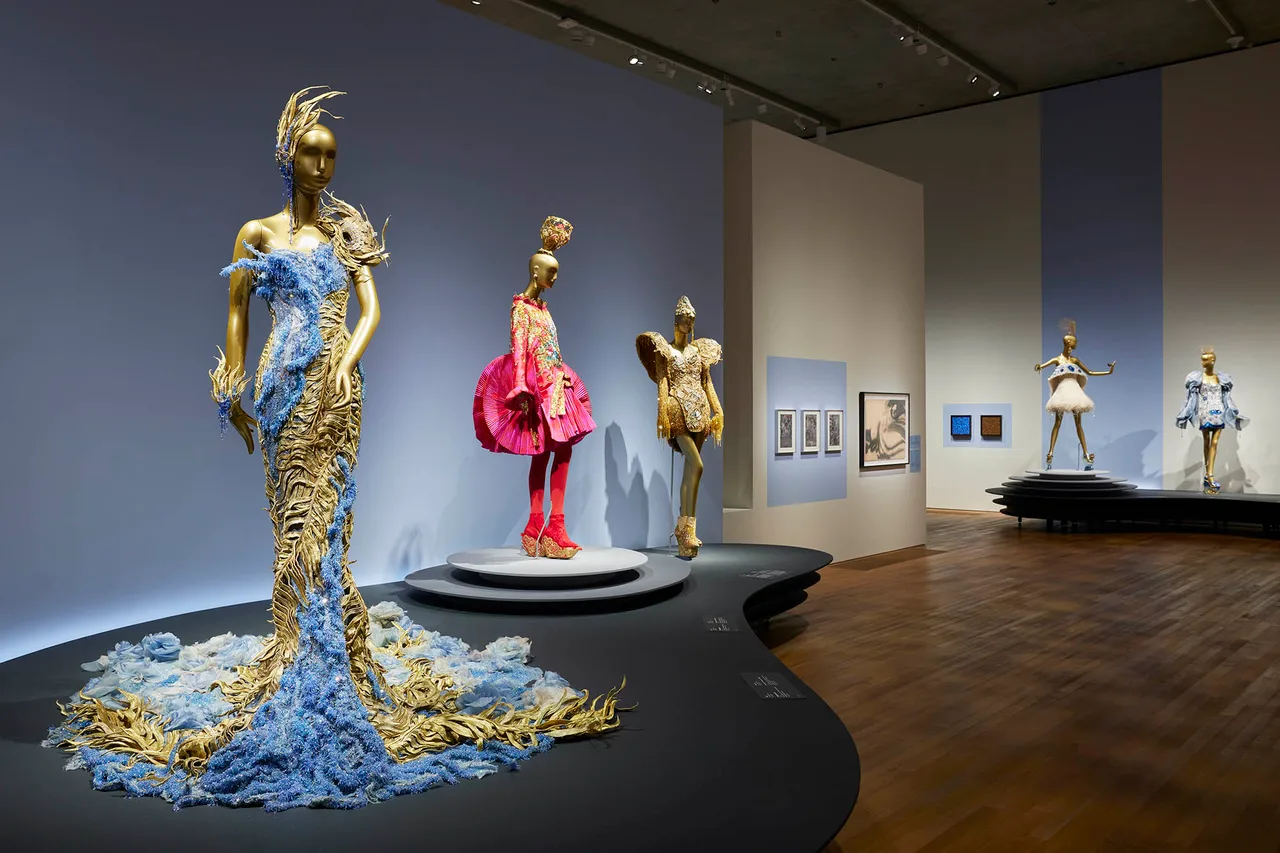 Guo Pei_installation view_23