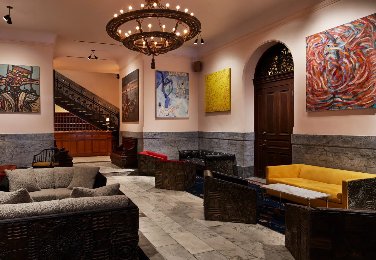 Hotel Chelsea Lobby3 Annie Schlechter