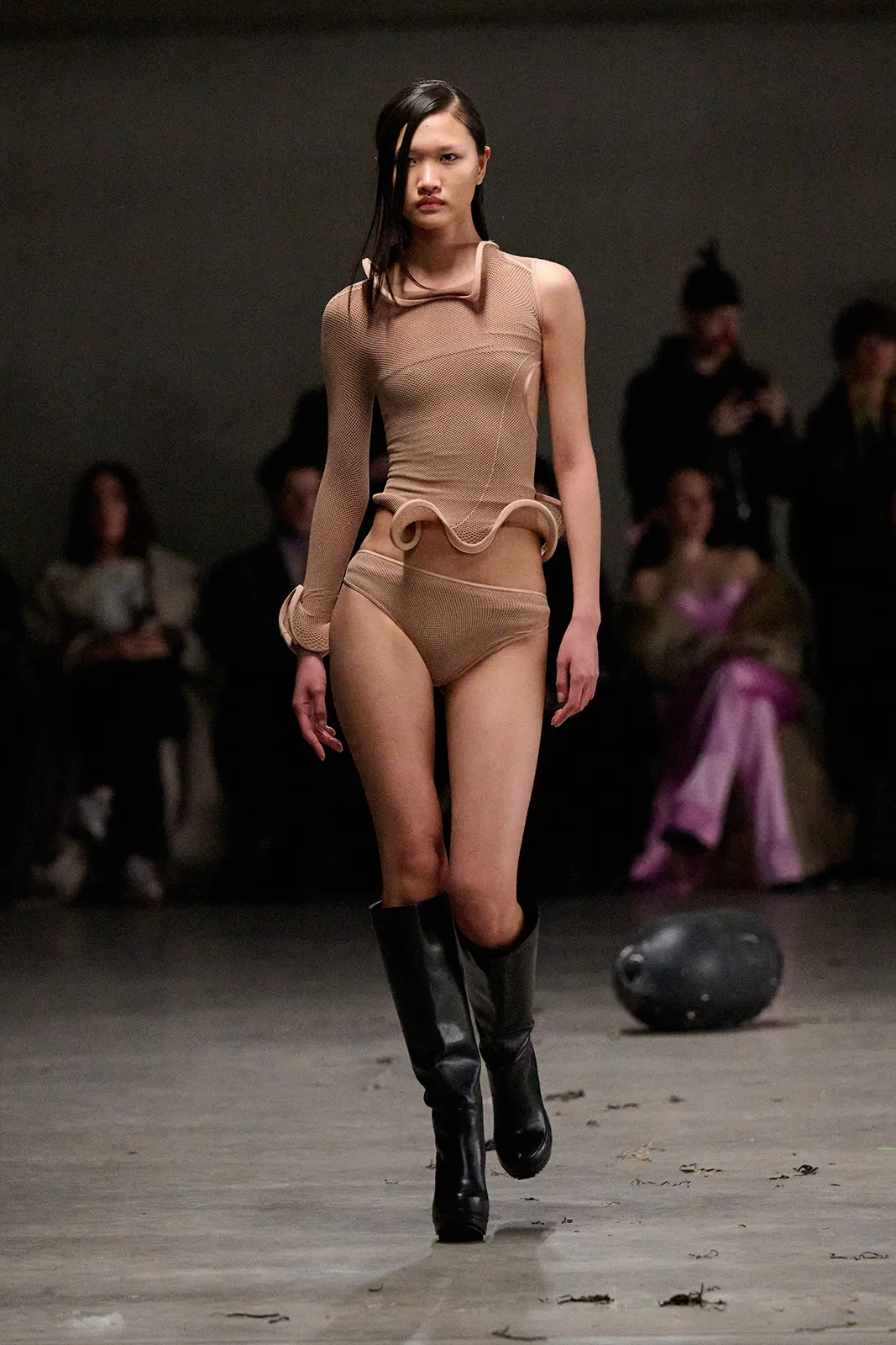 Sia-Arnika_AW25_Look027_br_James-Cochrane_for_BFW_PRESS