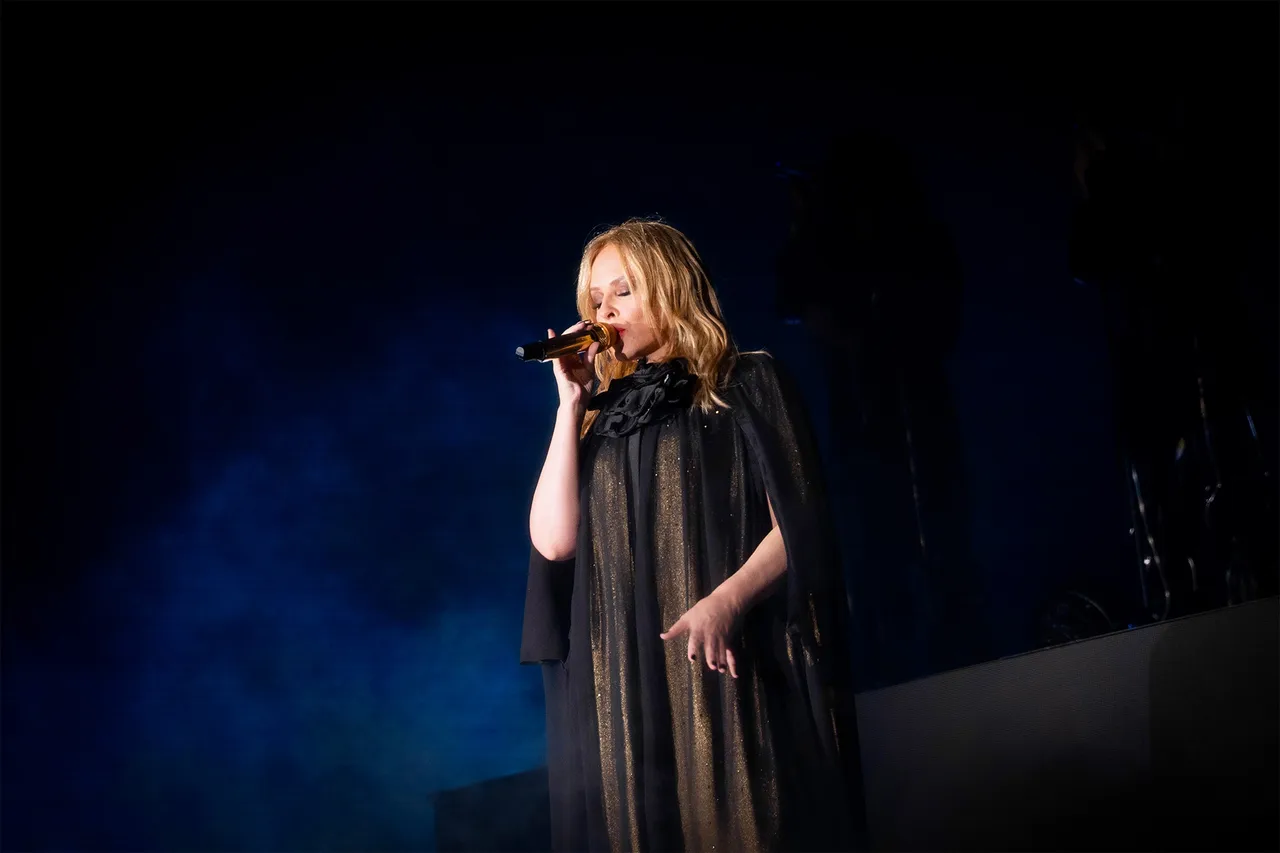 KYLIE MINOGUE_Chloe Irving