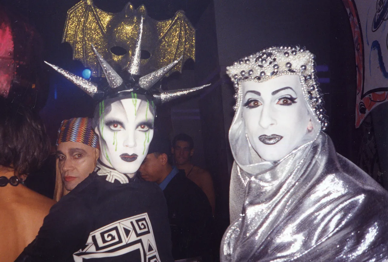 Linda Simpson Metalmagazine 11