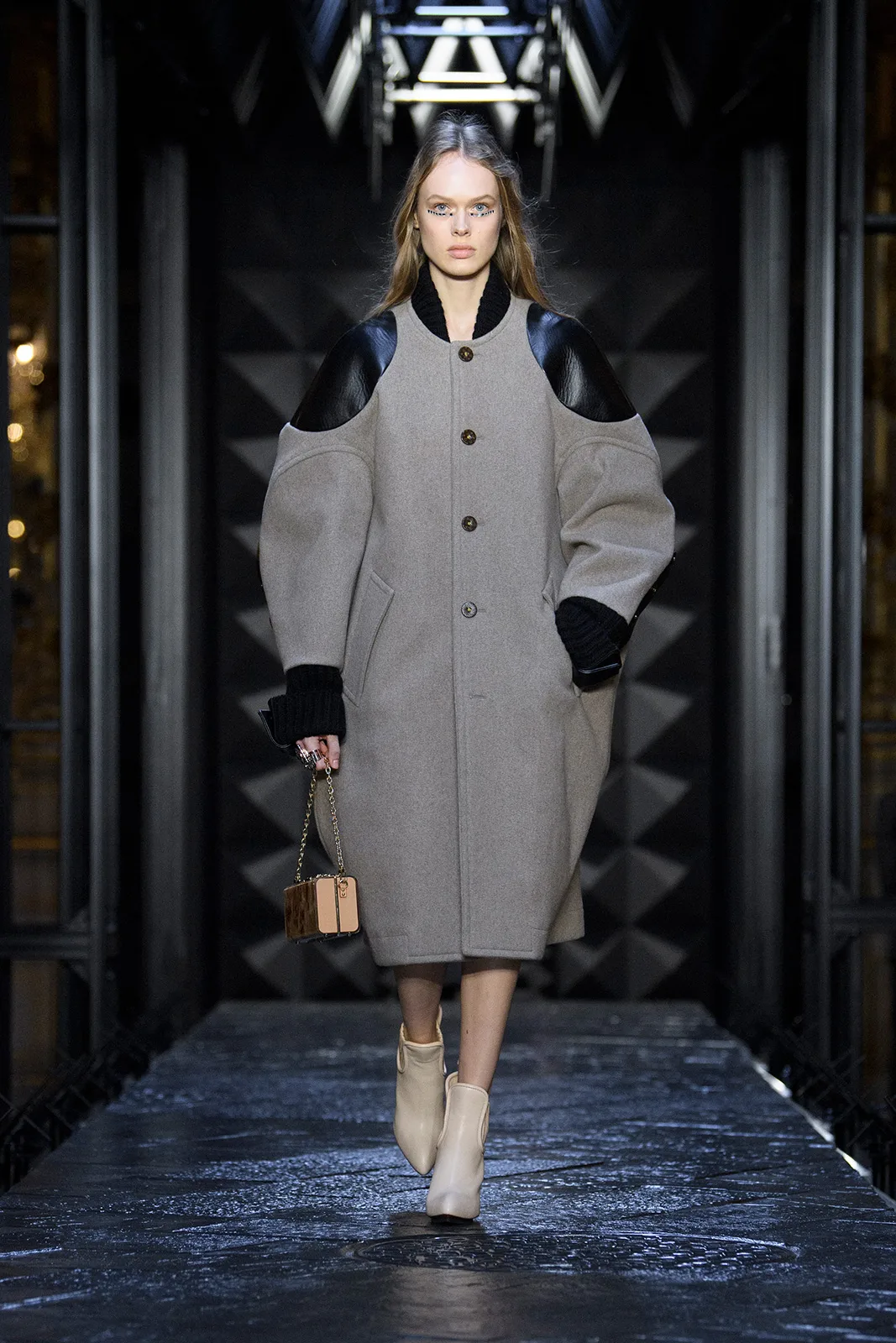 Louis Vuitton F W2324 Look 38