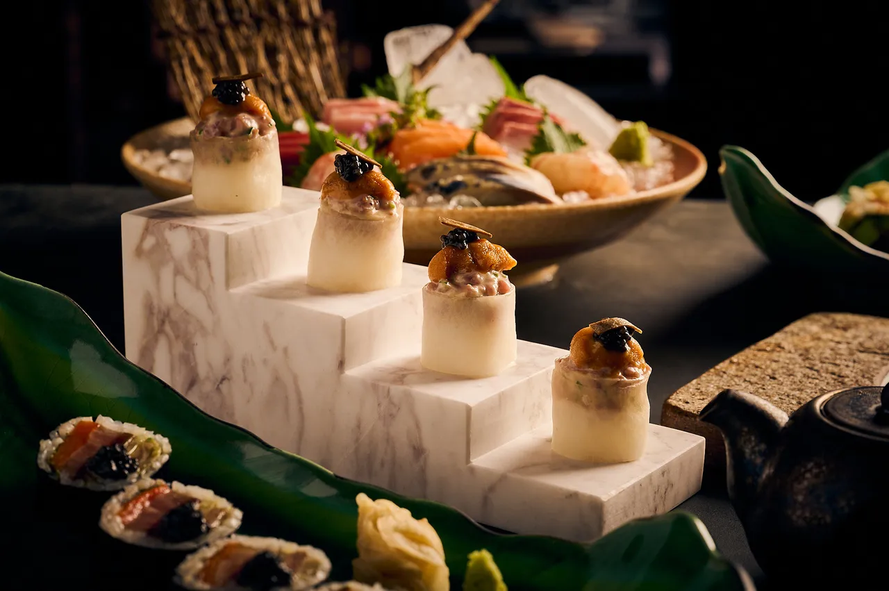 FIVE-LUXE_Ronin_wagyu-caviar-uni-gunkan