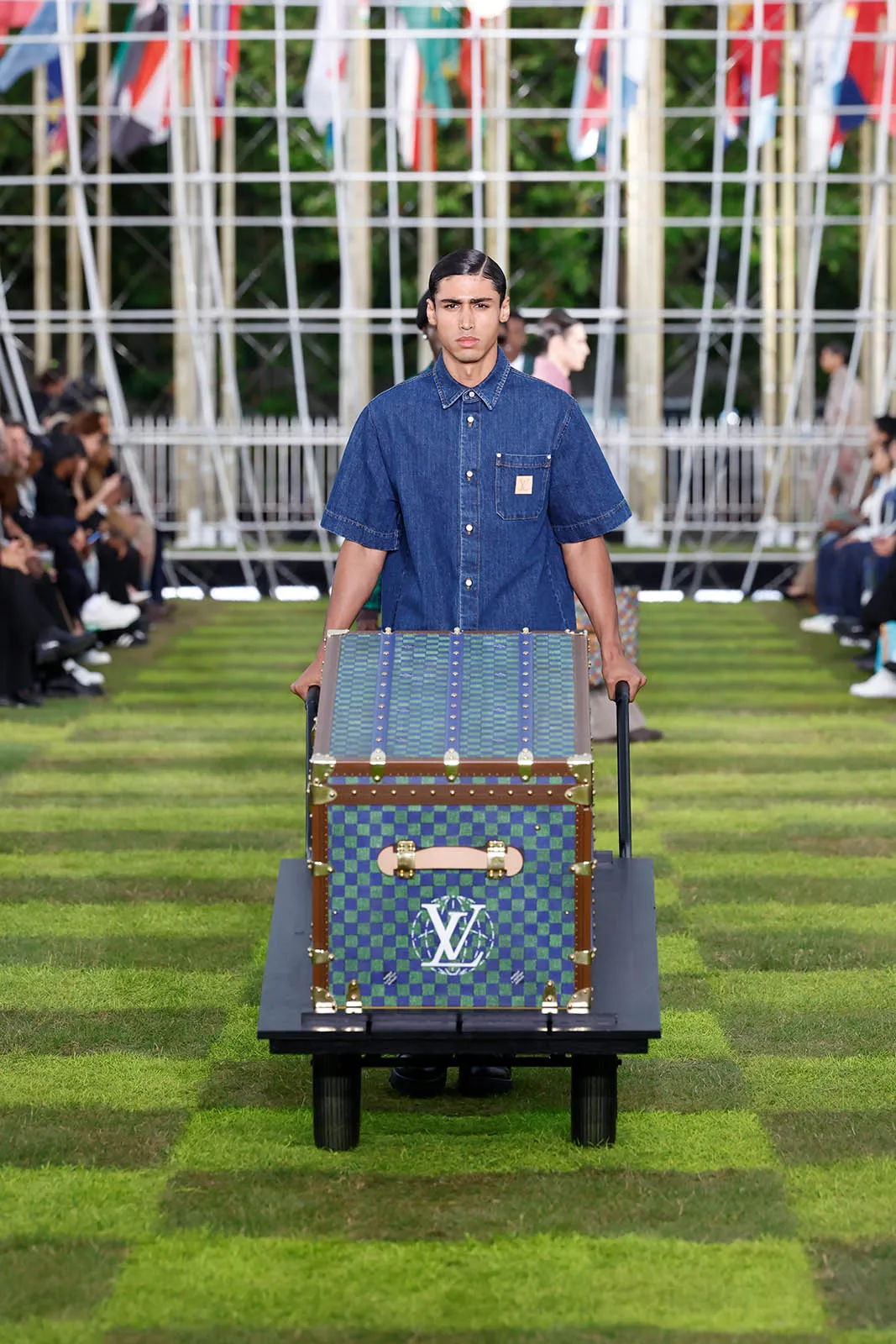 LOUIS-VUITTON-SPRING-SUMMER-2025_2.jpg