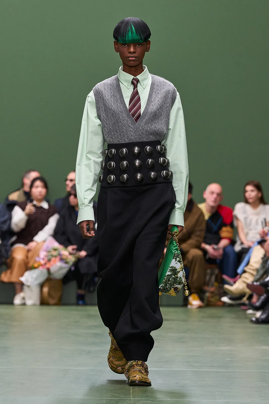 LOEWE_FW24_WW_SHOW_RUNWAY_48