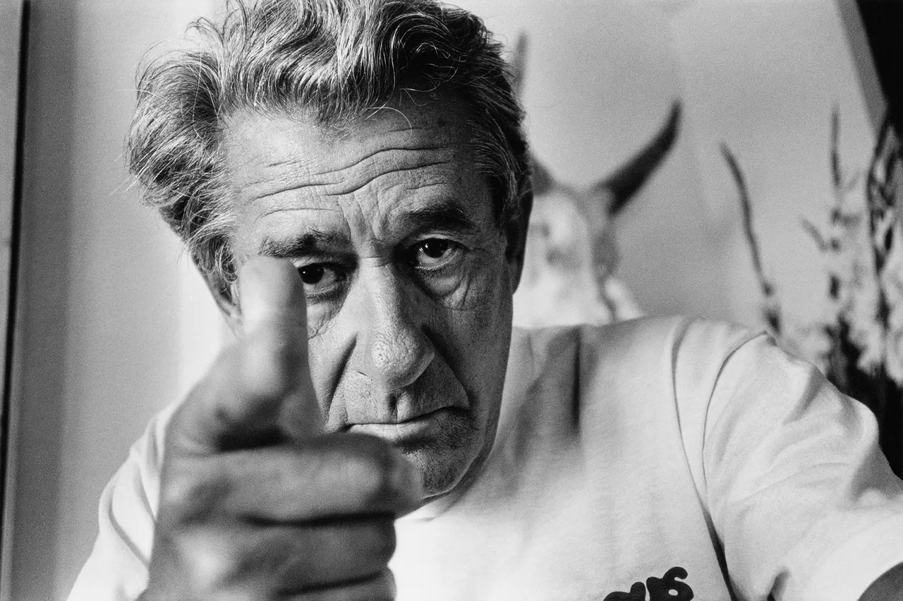 Helmut Newton 001 Self Portrait Monte Carlo 1993 Foto Helmut Newton Helmut Newton Estate Courtesy Helmut Newton Foundation