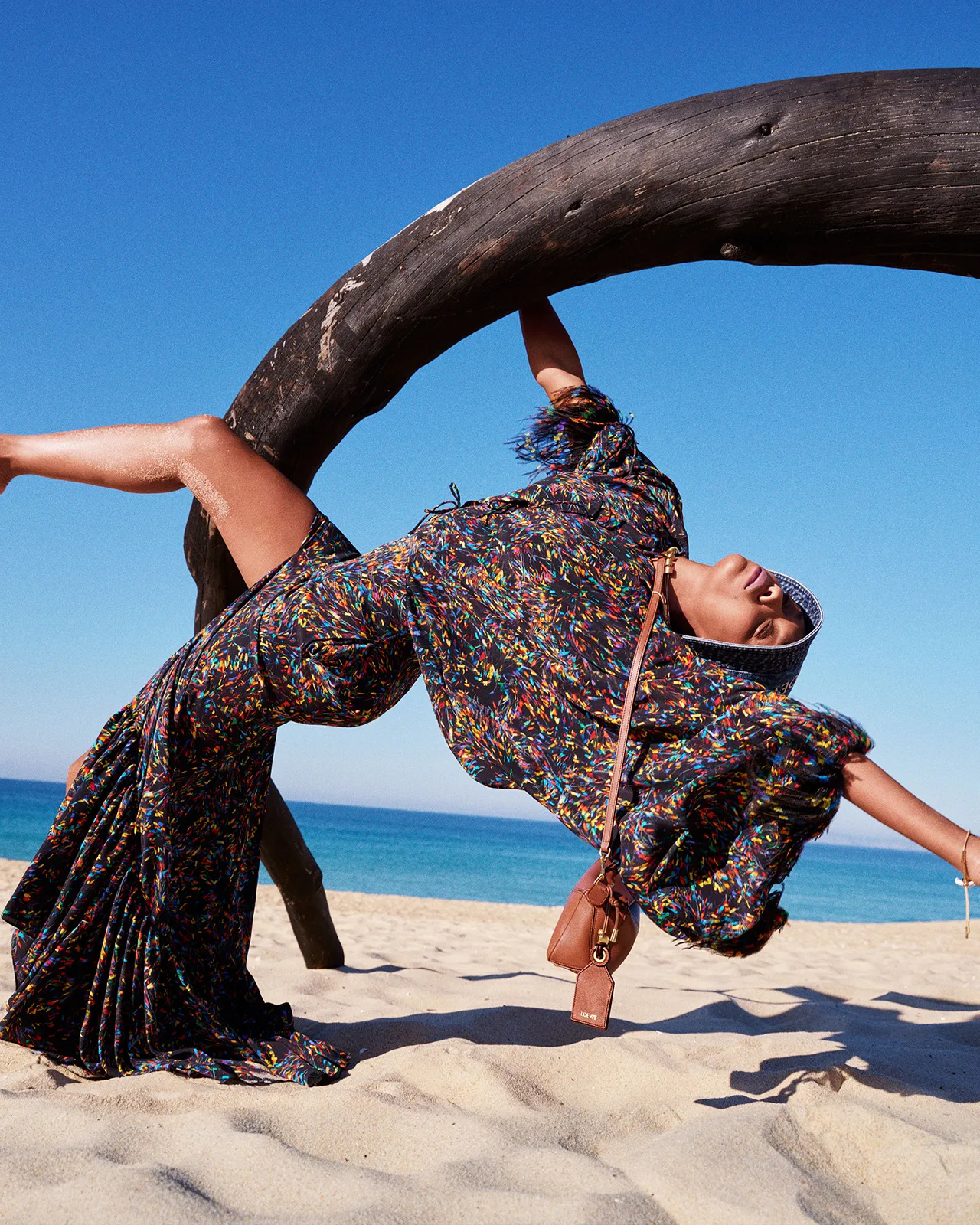 LOEWE_FW25_PAULAS_IBIZA_MAIN_CAMPAIGN_10