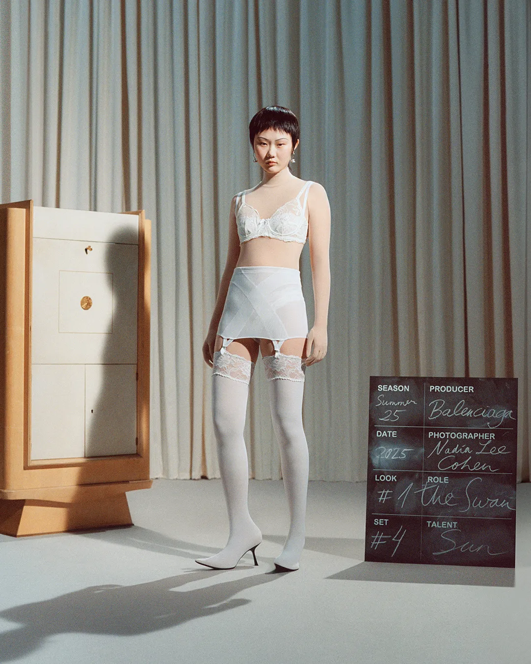 BALENCIAGA-SUMMER-25-CAMPAIGN-MAIN-IMAGE-5