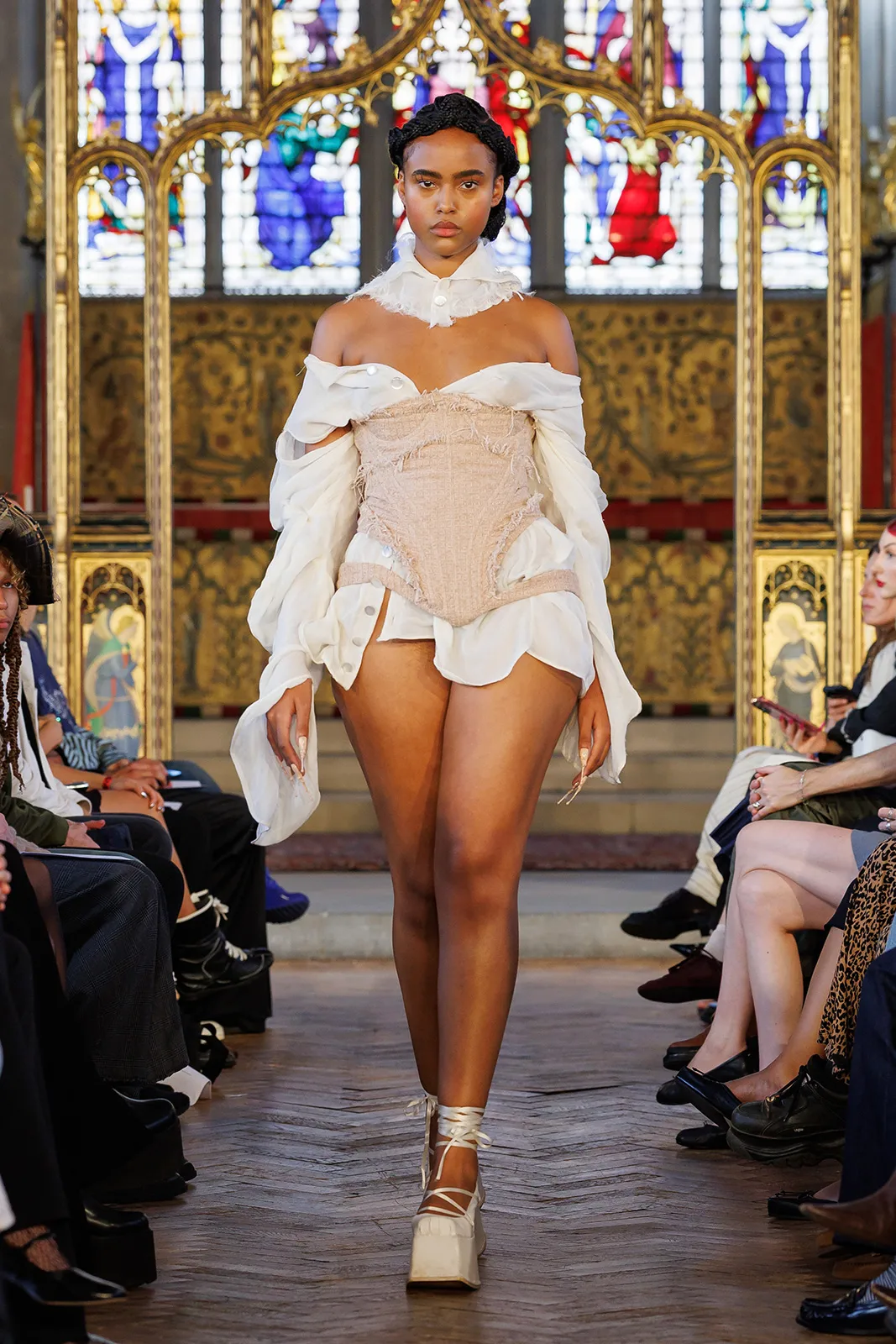 Dreaming-Eli_SS26_Runway_press_look06