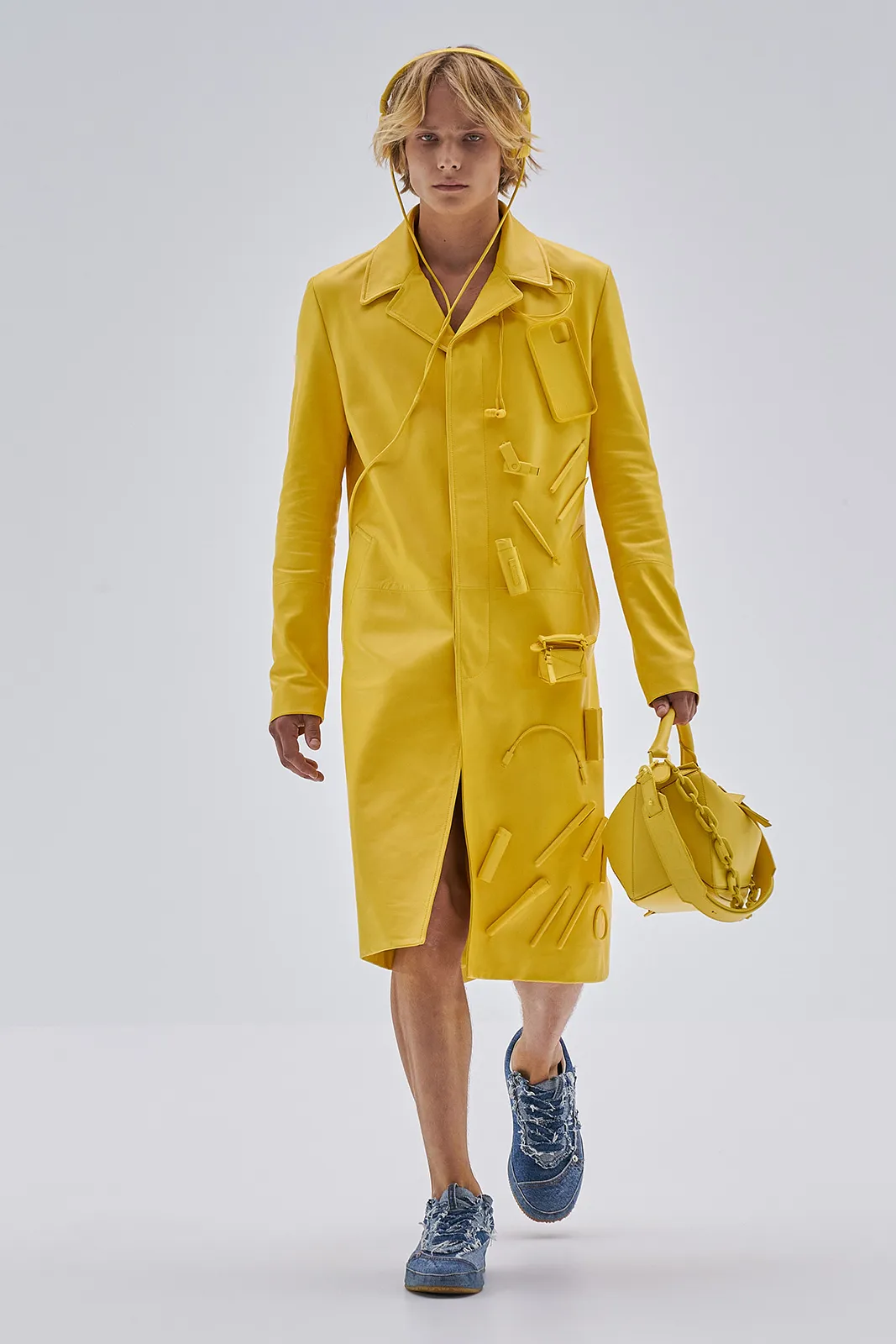 Loewe S S23 Mens Show Runway Look 5 Front Rgb Cropped 2x3 05