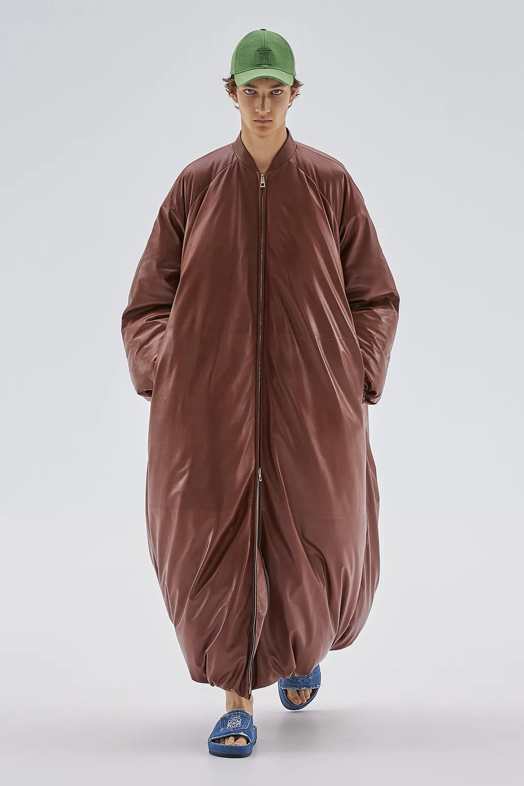 Loewe S S23 Mens Show Runway Look 34 Front Rgb Cropped 2x3 34