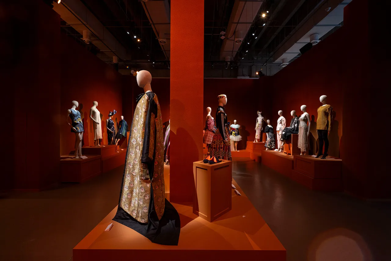 Threads-of-Impact-Exhibtion