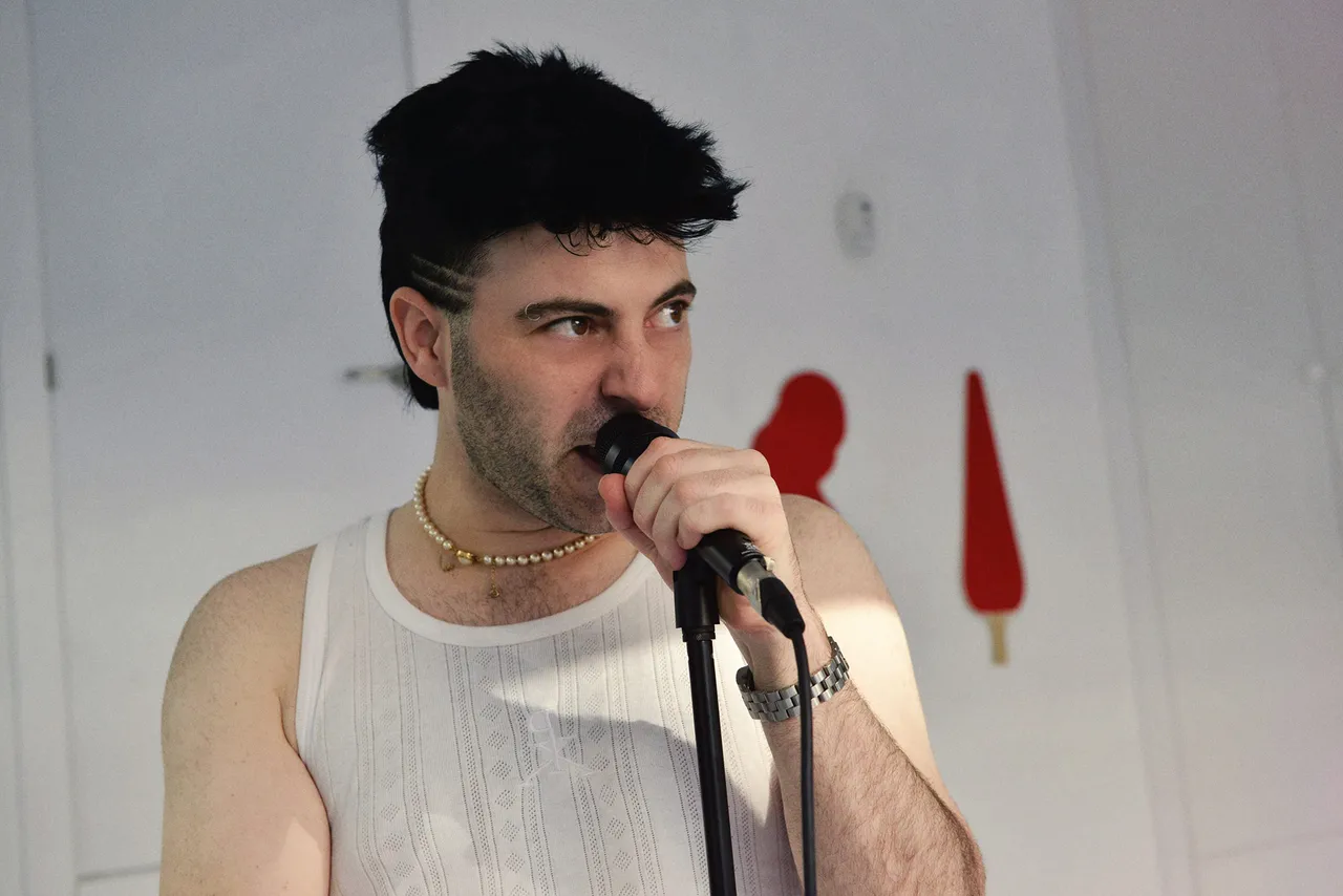 El Último Vecino En Concierto En Habitación Número 34 Instalación Ampparito