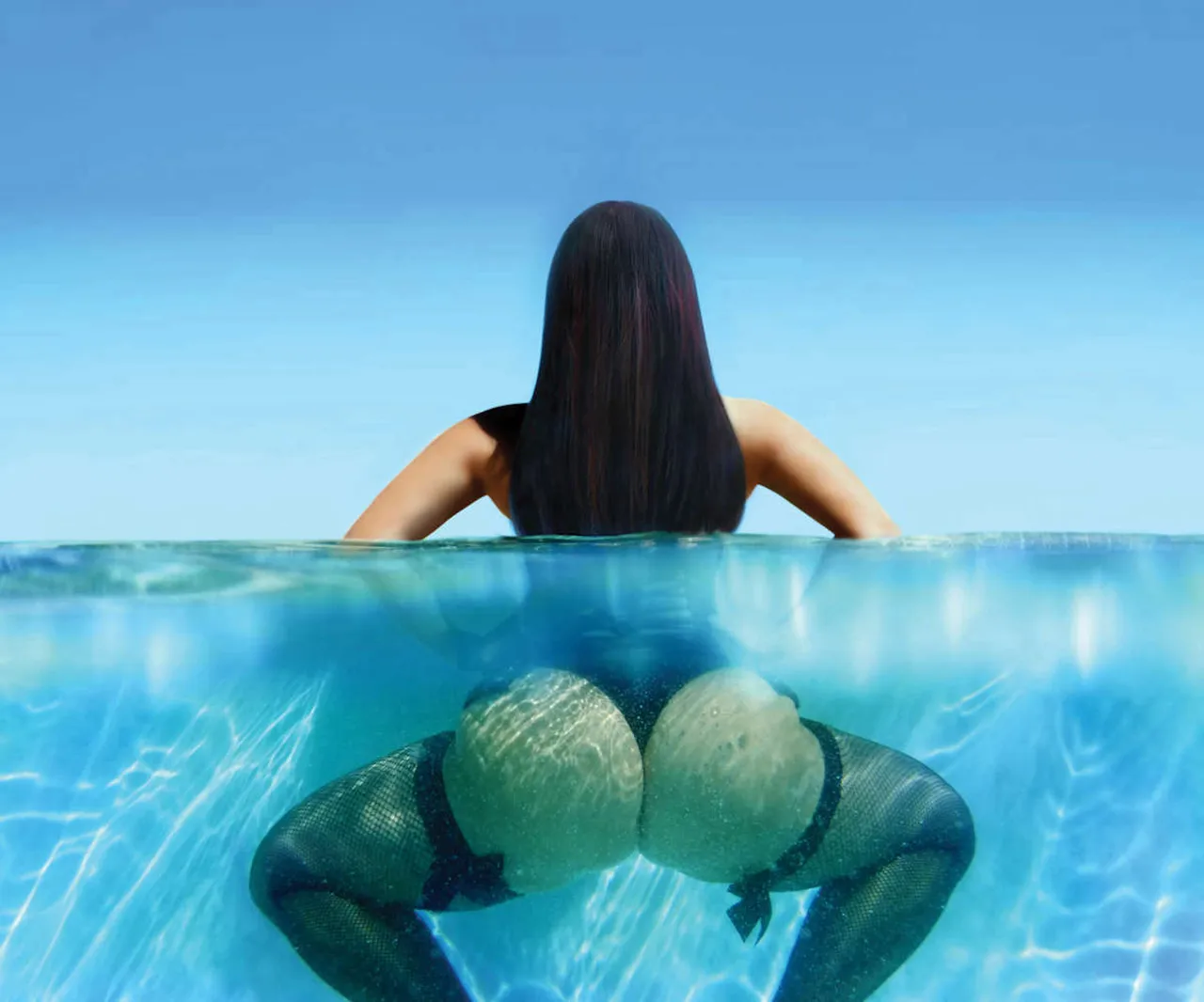 Alison-Jackson---Kim-in-the-Pool