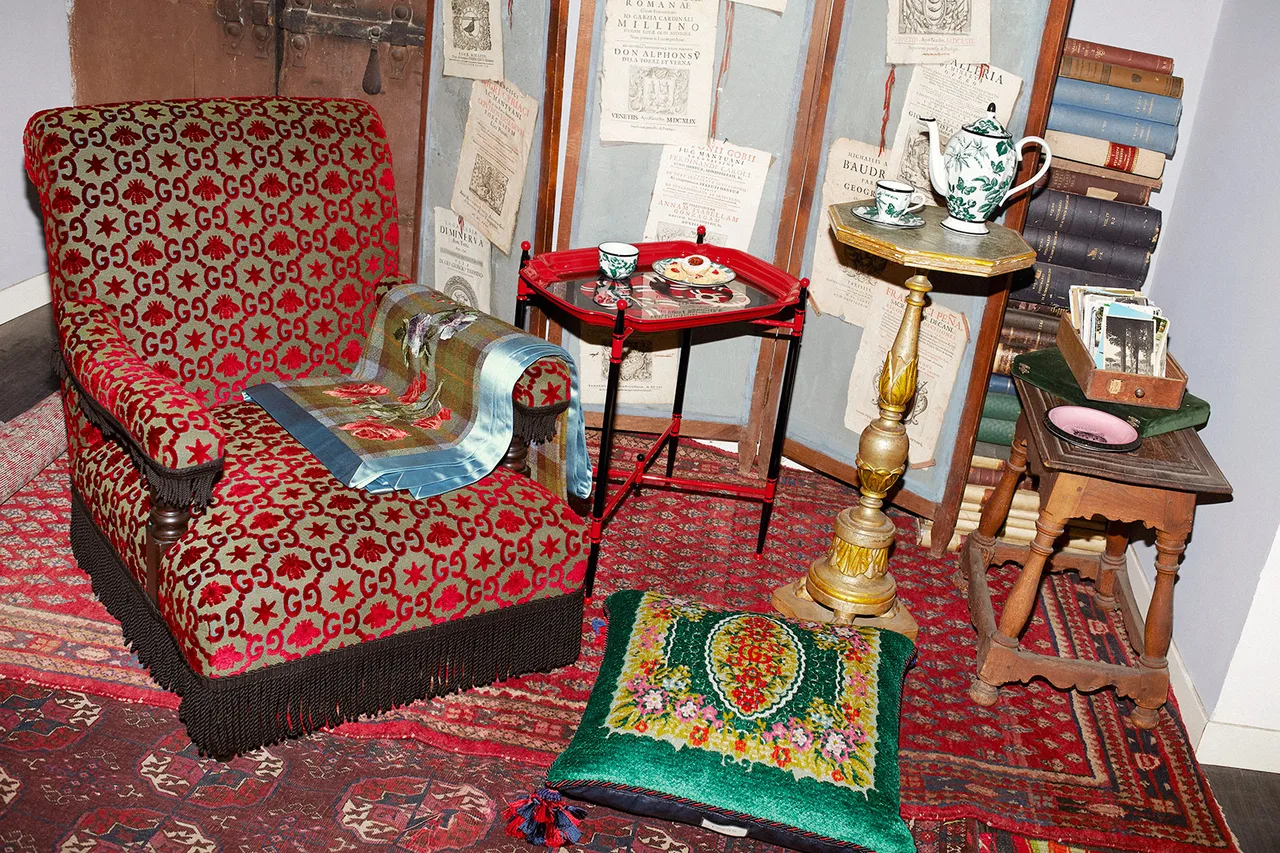 Gucci Decor Souvenir From Rome Metalmagazine 19