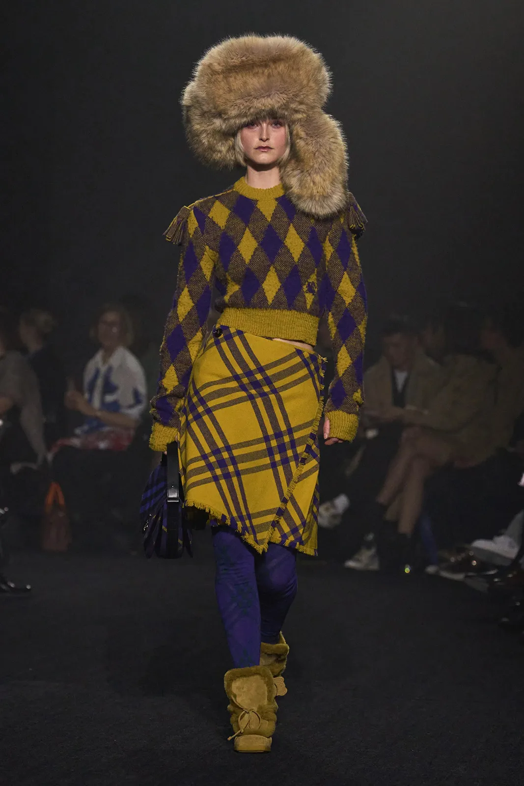 Burberry Fall 2023 Ready to Wear Gorunway 15