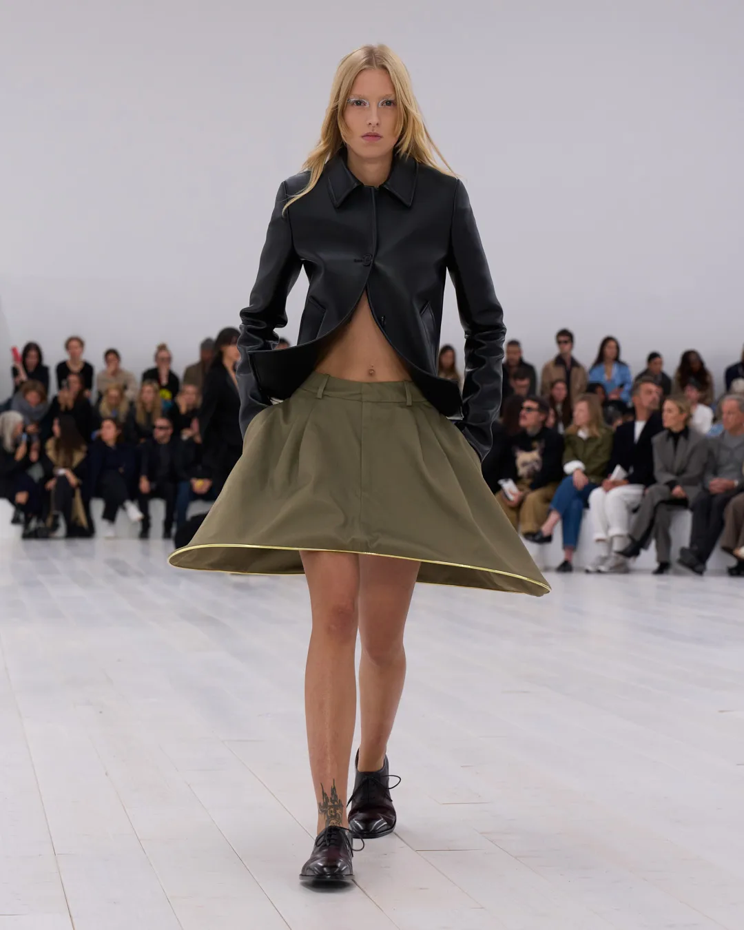 LOEWE_SS25_WW_SHOW_RUNWAY_LOOK_29_FRONT_RGB_CROPPED_4x5_29