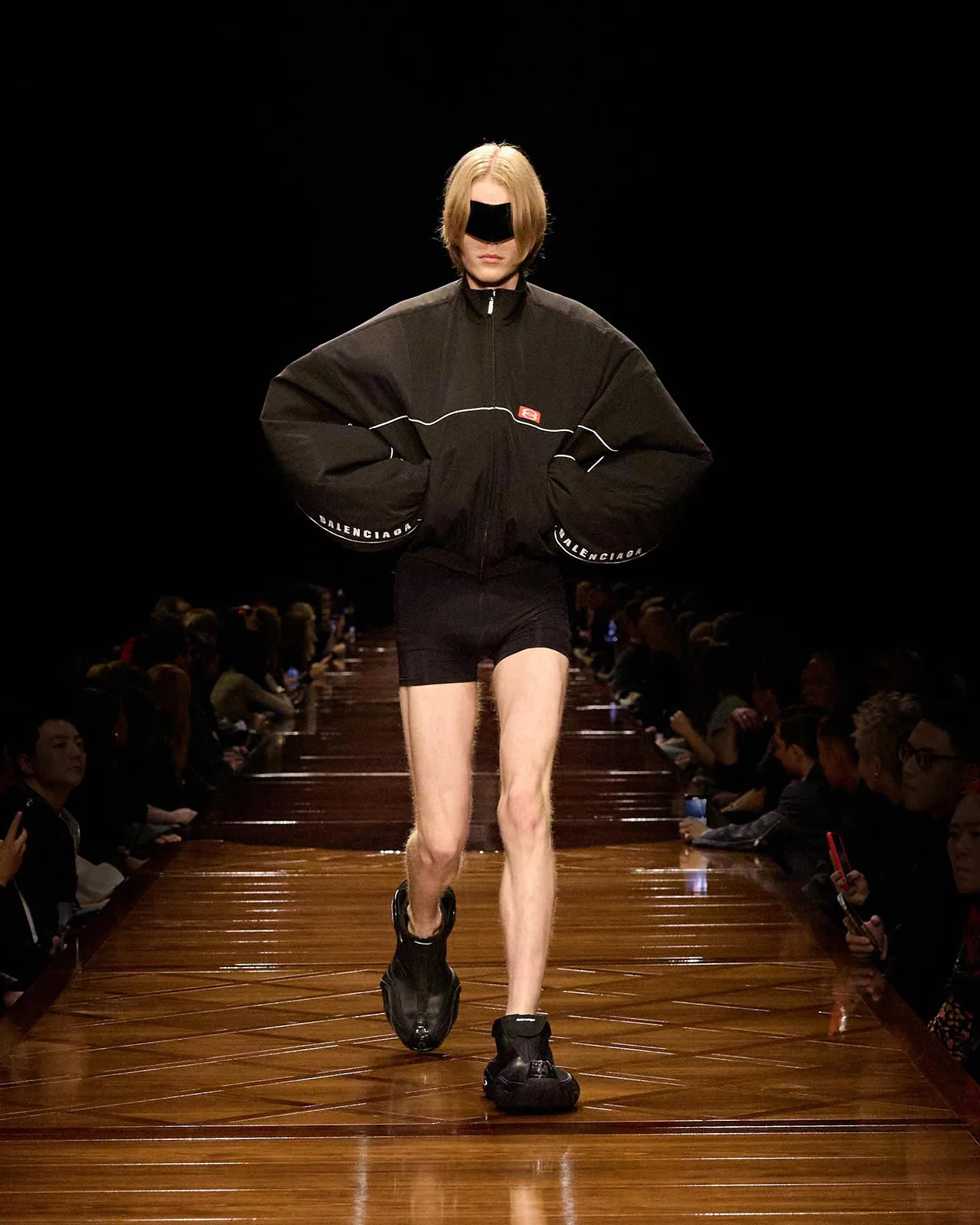 BALENCIAGA-SUMMER-25-LOOK-28_LAURI