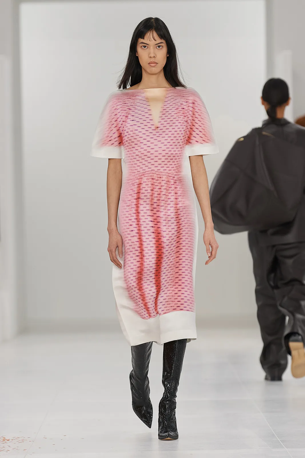 Loewe F W23 Ww Show Runway Look 16