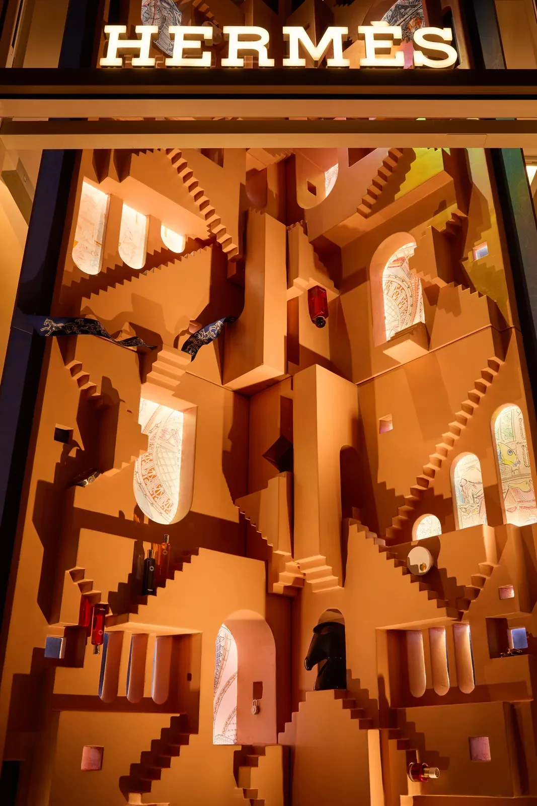 metal-hermes-escaparate-barcelona-06