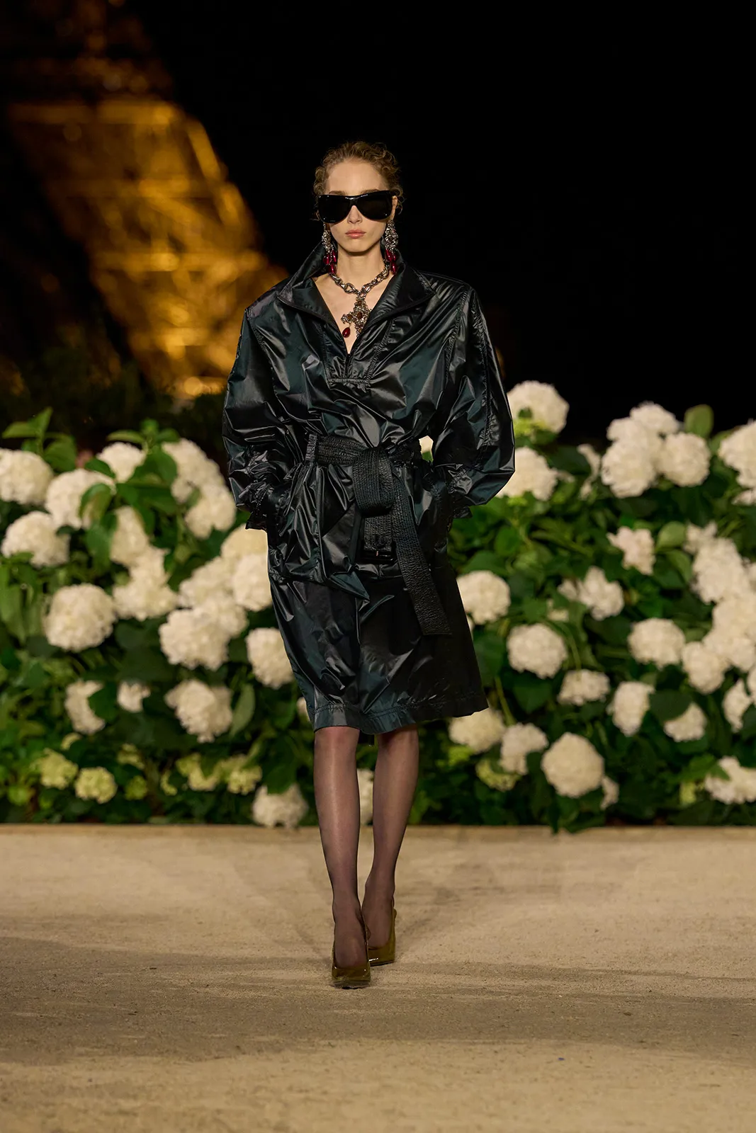 SAINT-LAURENT_FASHION_SHOW_WOMAN_SUMMER26_RUNWAY_17