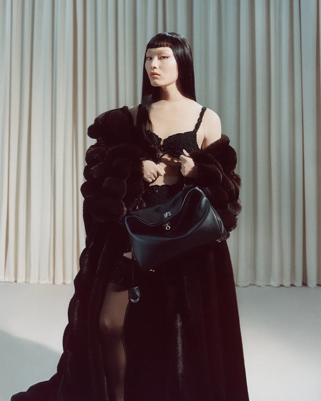 BALENCIAGA-SUMMER-25-CAMPAIGN-MAIN-IMAGE-12