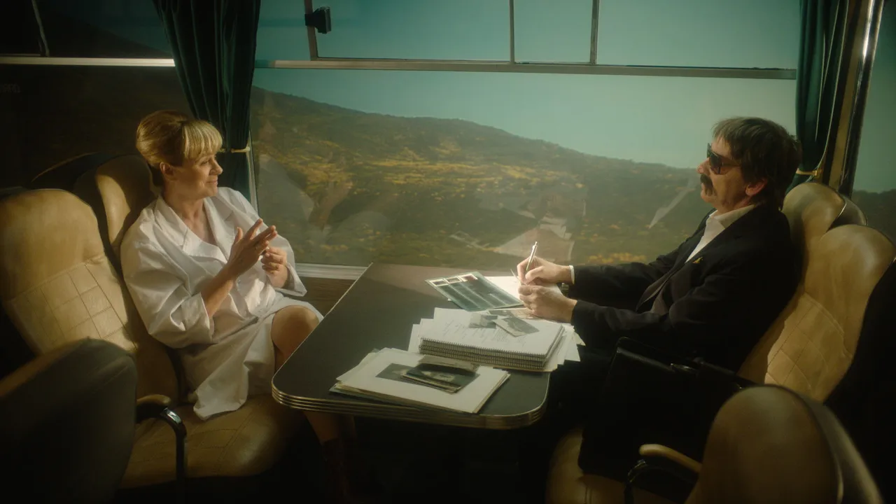 6016508_0001_01_EmergencyExit_S00E001_Stills_06